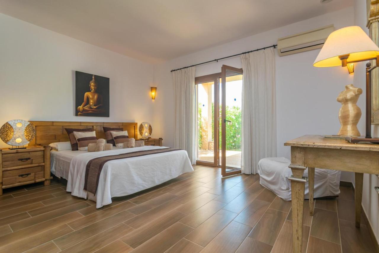 S'albarcoquer Villa *