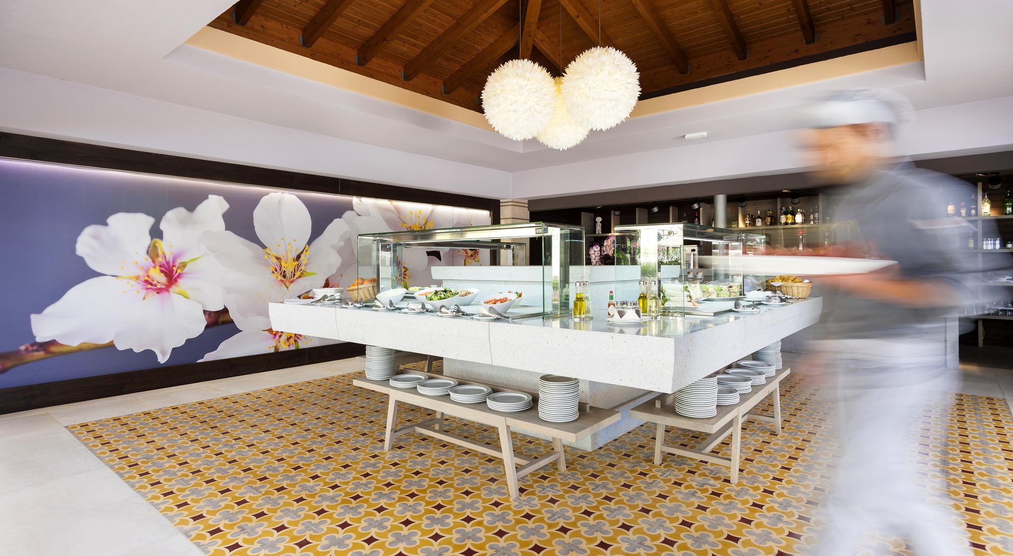 Hotel Insotel Cala Mandia 4*