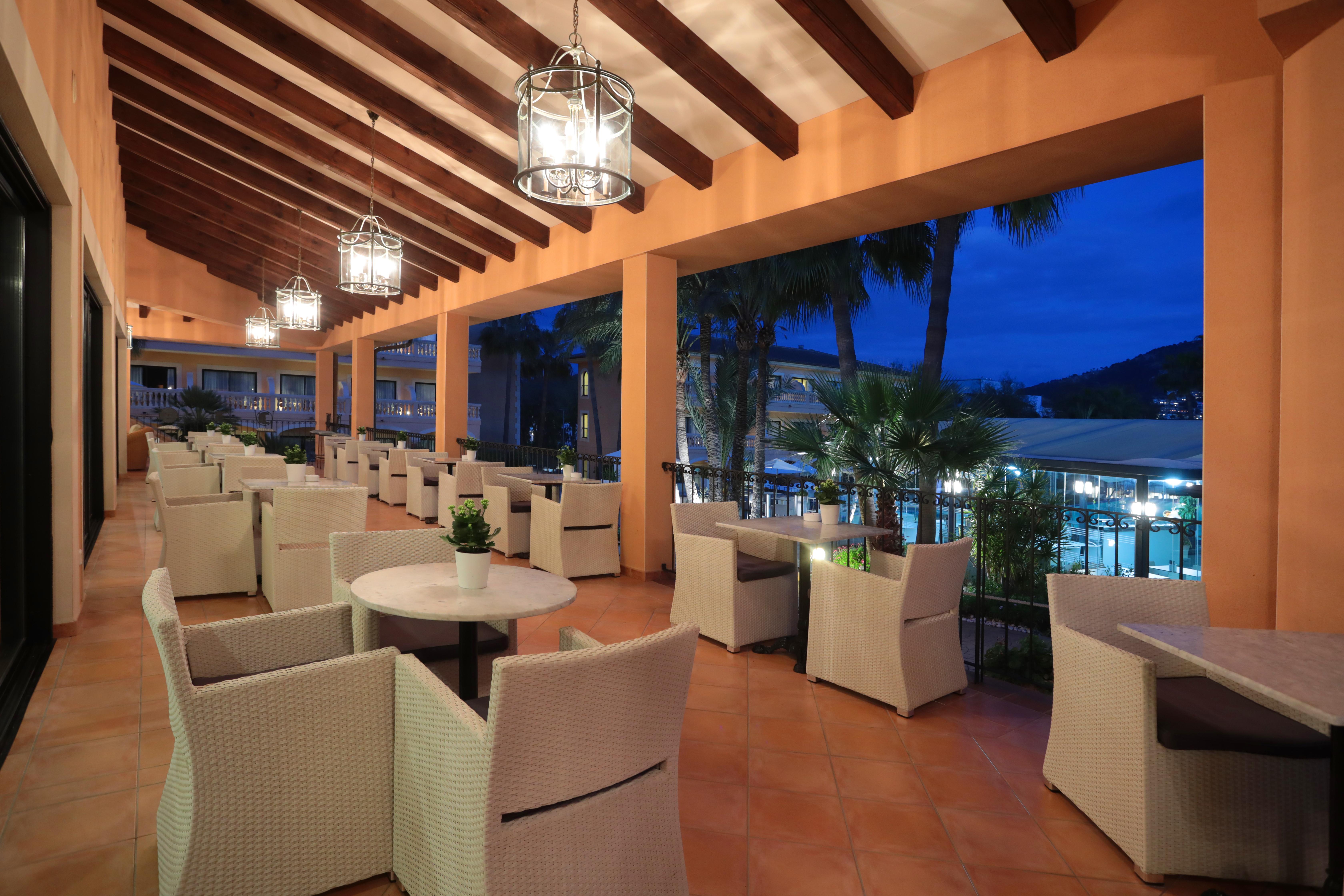 Mon Port & Hotel