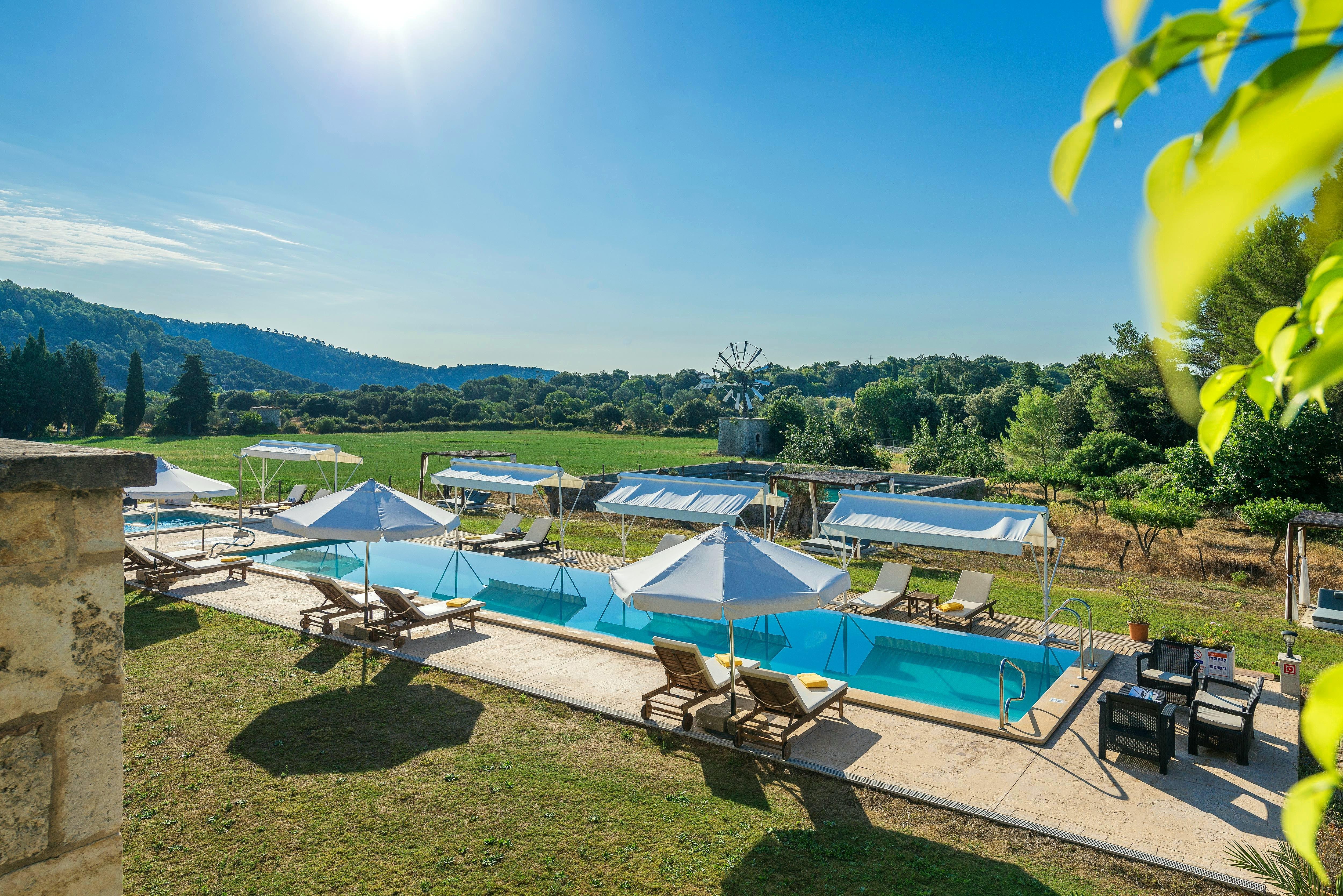 Monnaber Nou & 4*