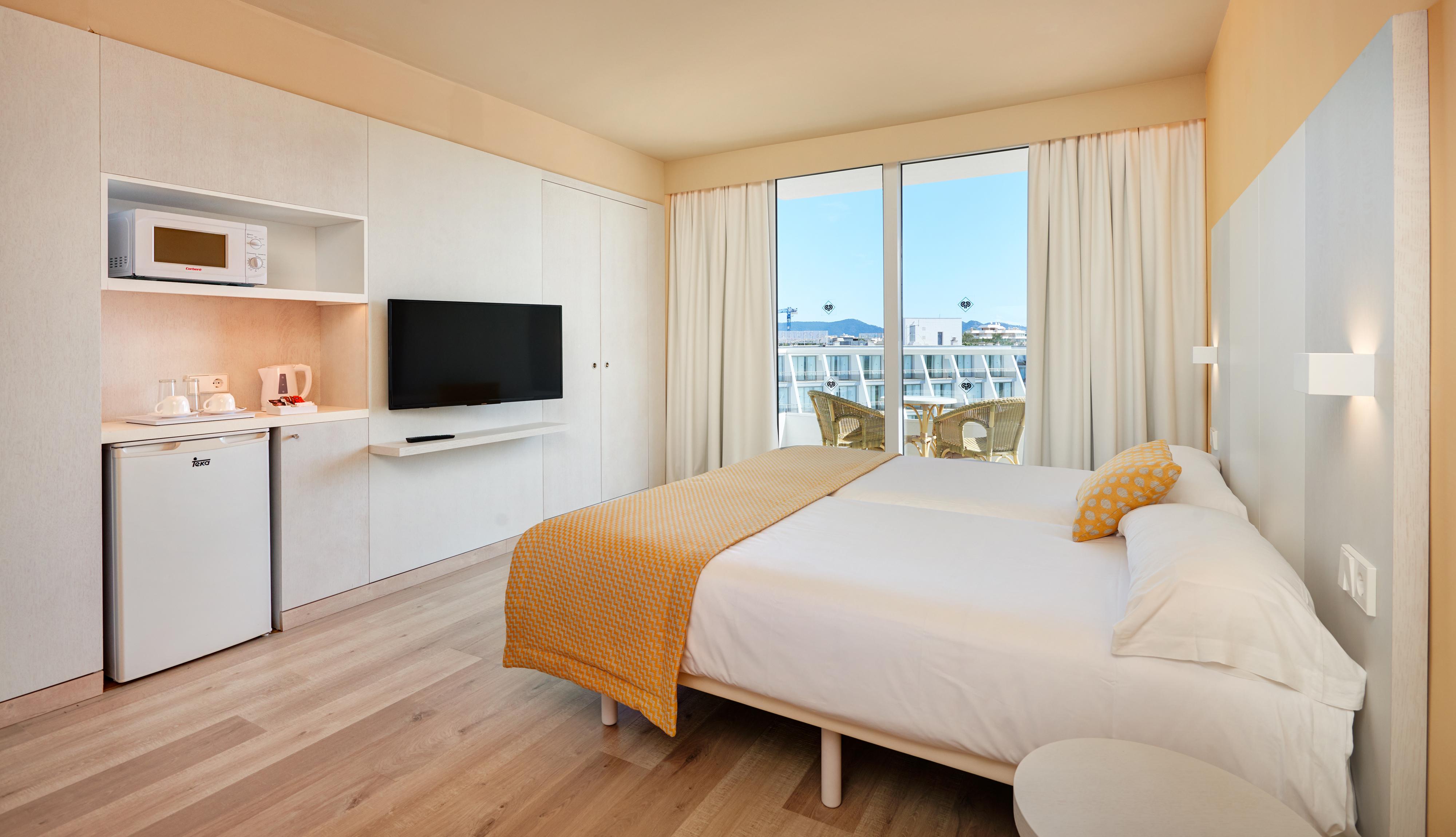 Hotel Protur Vista Badia 4*