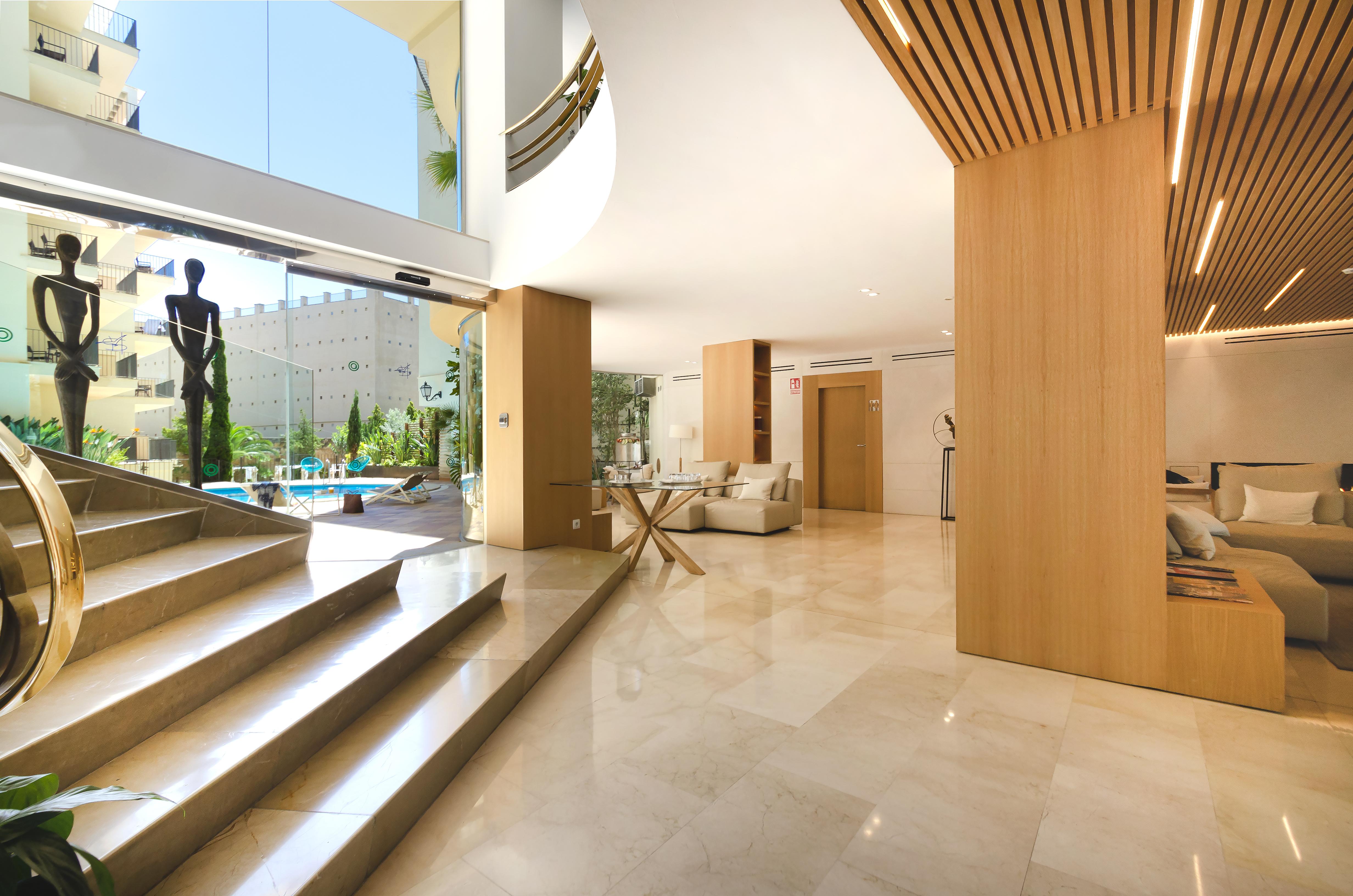 Saratoga Hotel 4*