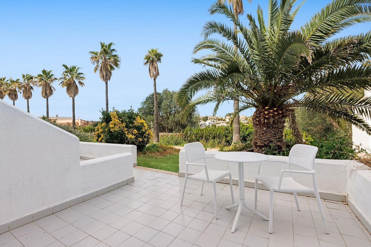 Flipflop Cala Mandia Hotel
