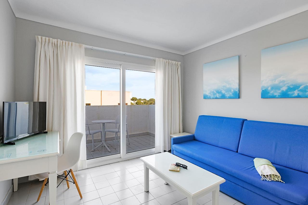Flipflop Cala Mandia Hotel 3*
