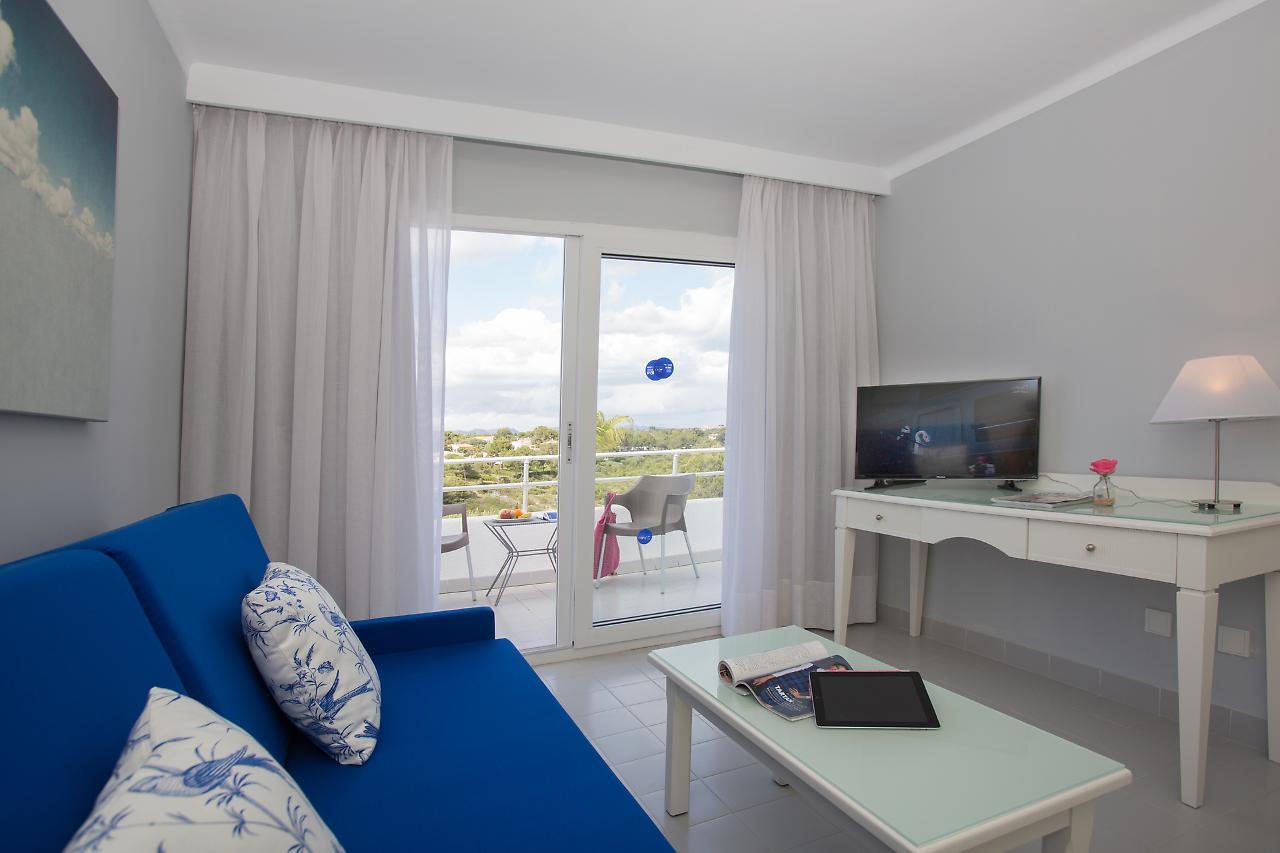 Flipflop Cala Mandia Hotel 3*