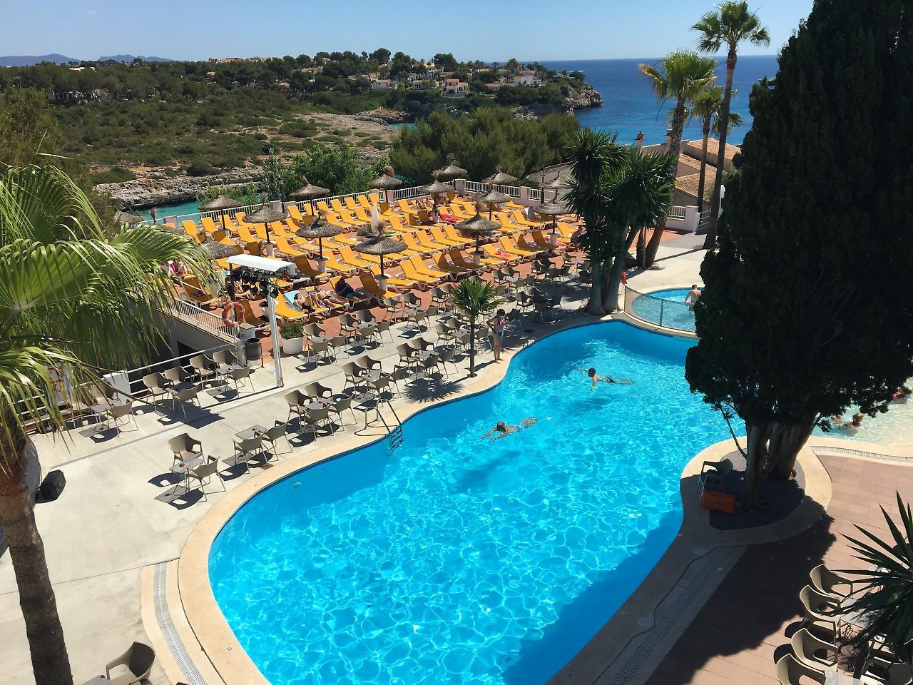 Hotel Flipflop Cala Mandia 3*