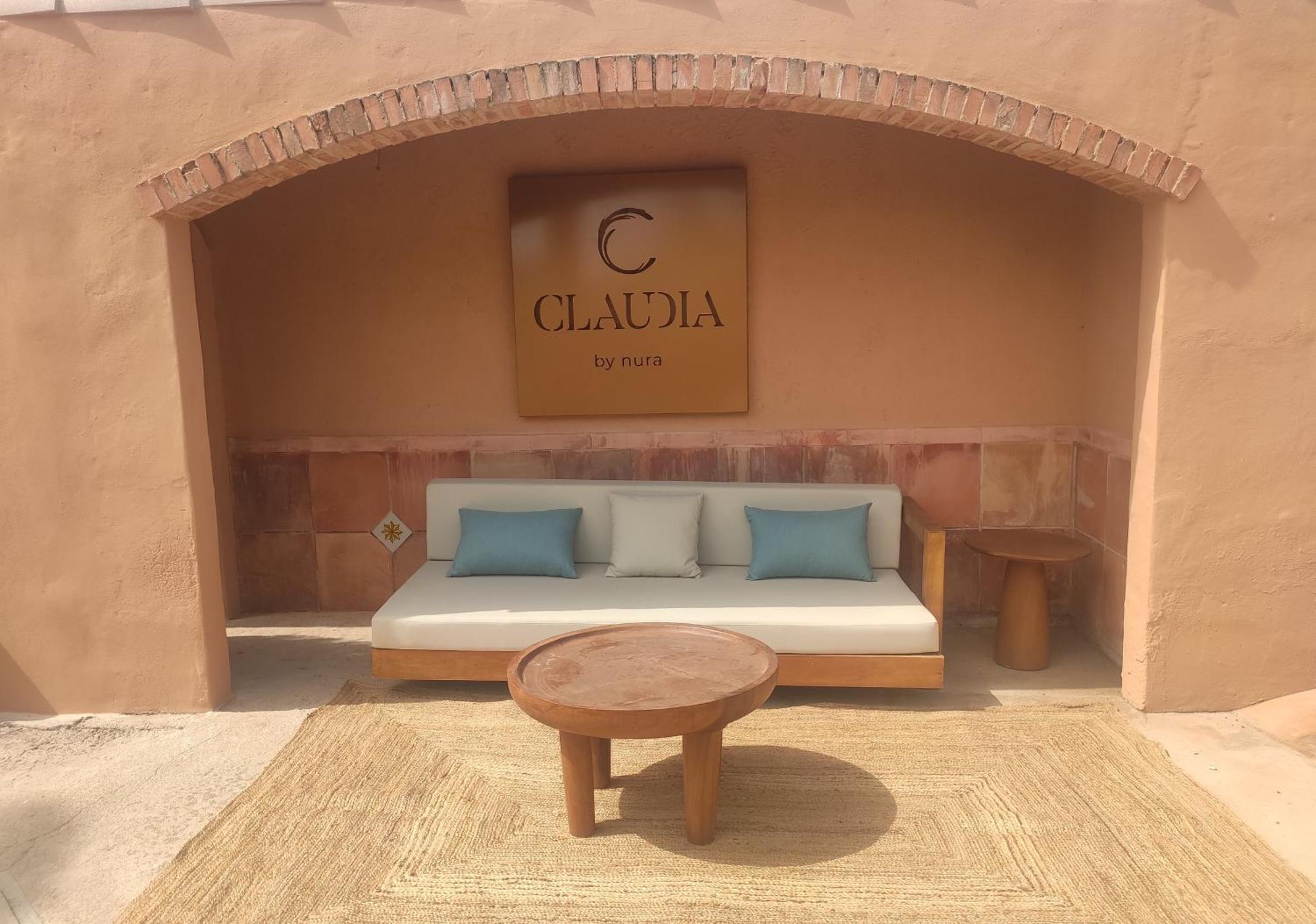 Claudia By Nura