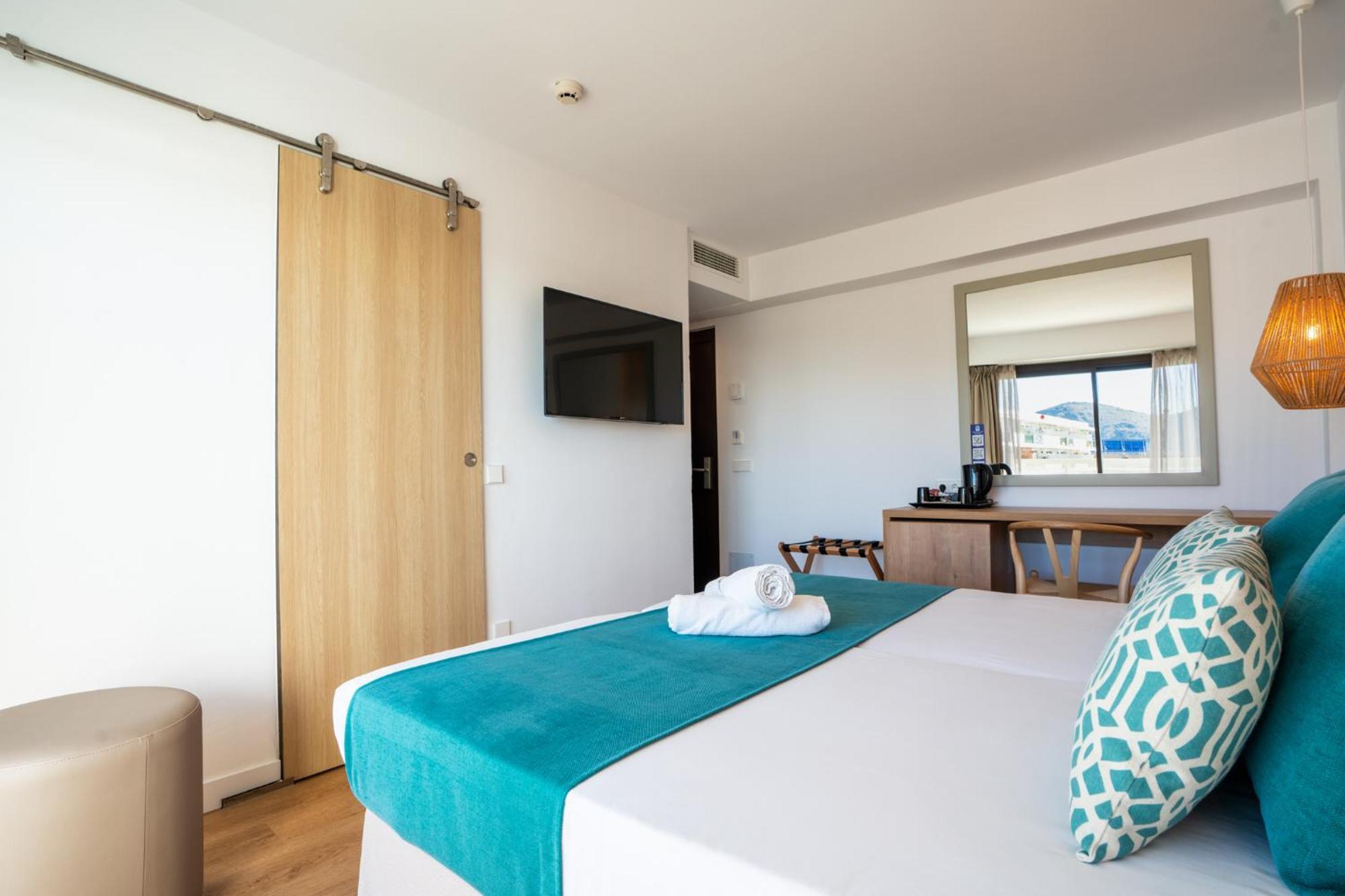 Hotel Bahia De Alcudia & 4*