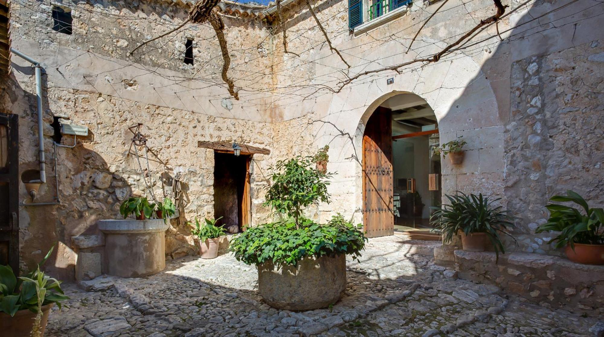 Es Castell Binibona