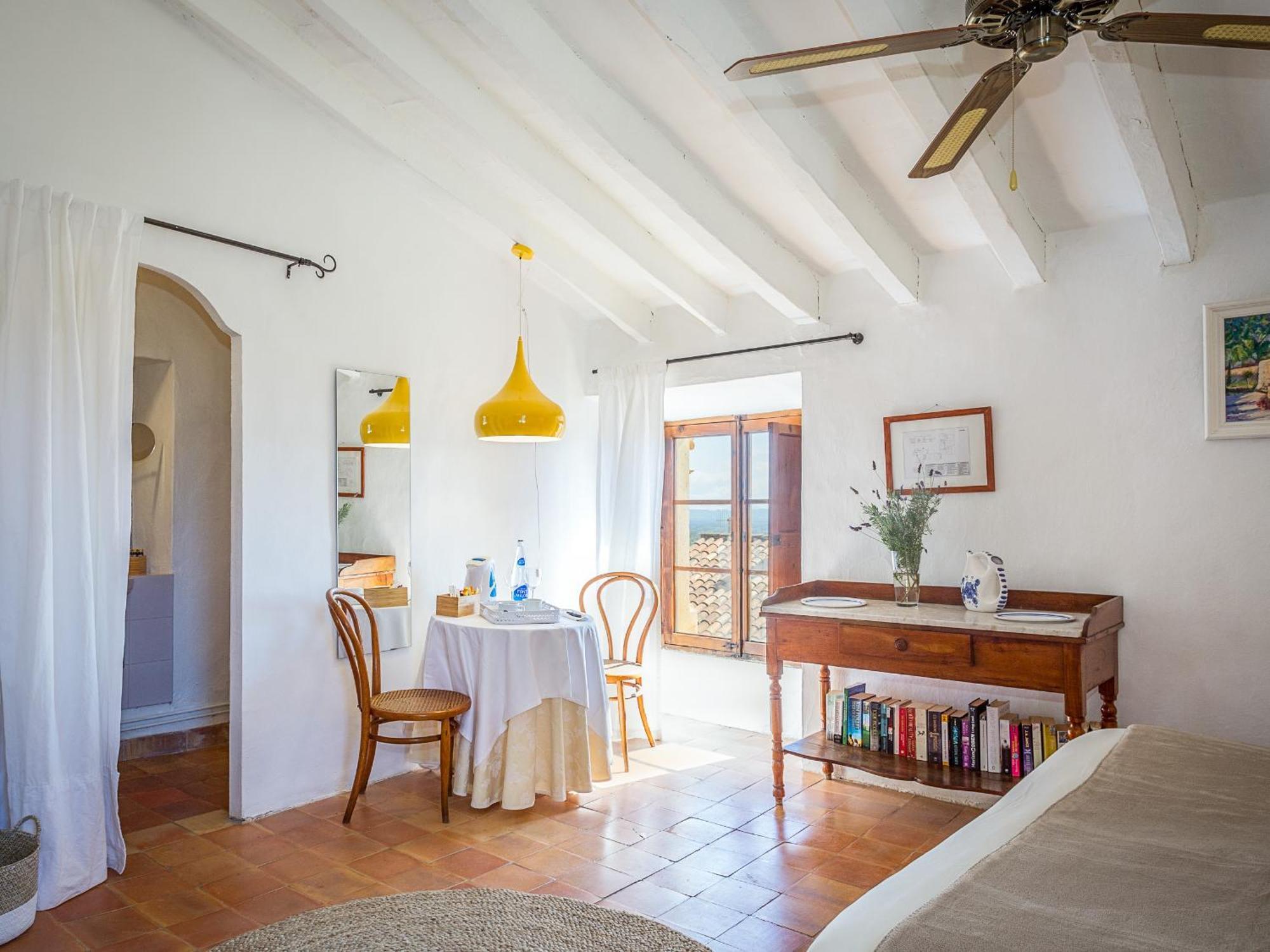 Es Castell Hotel Binibona