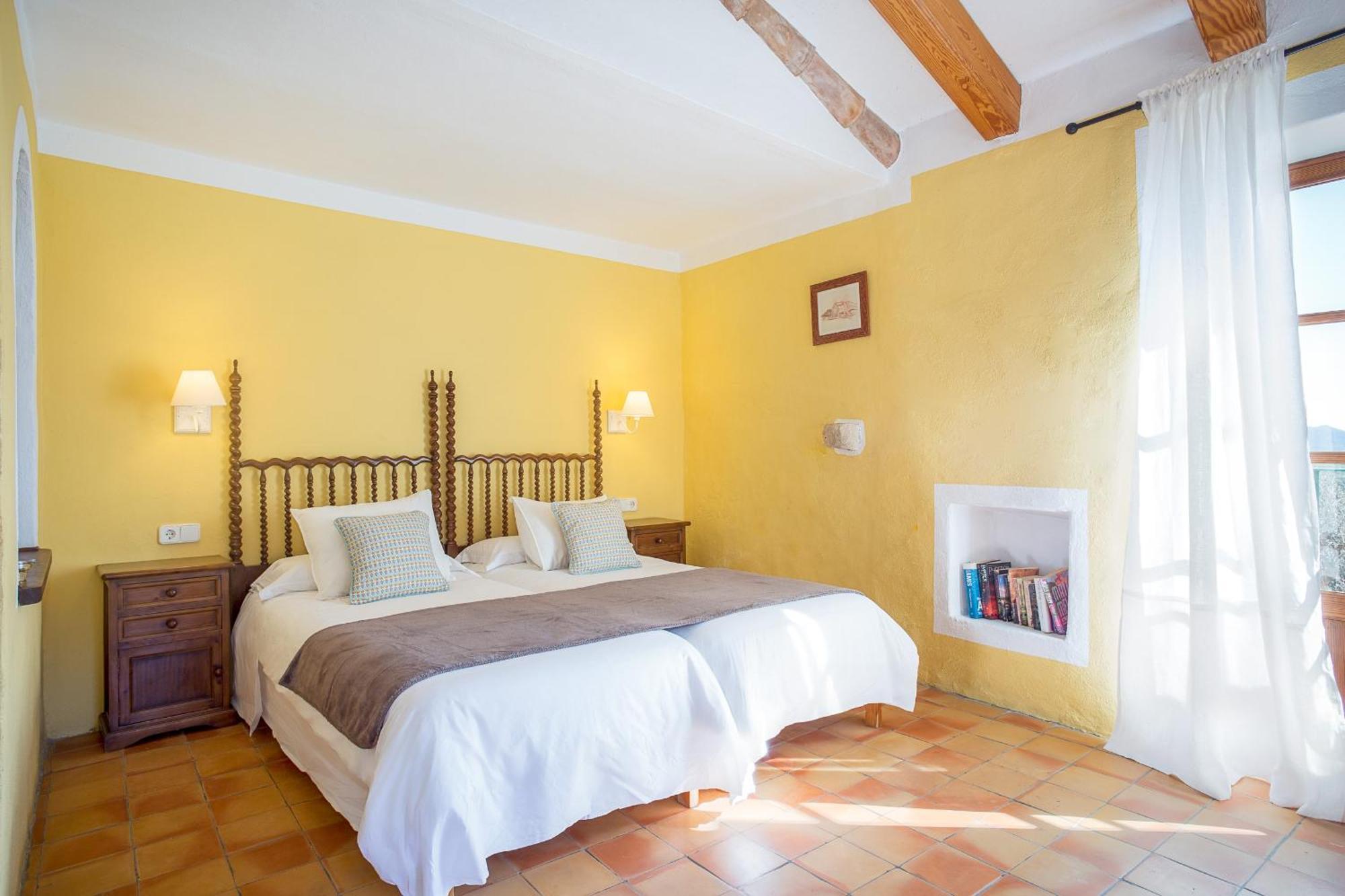 Es Castell Hotel Binibona