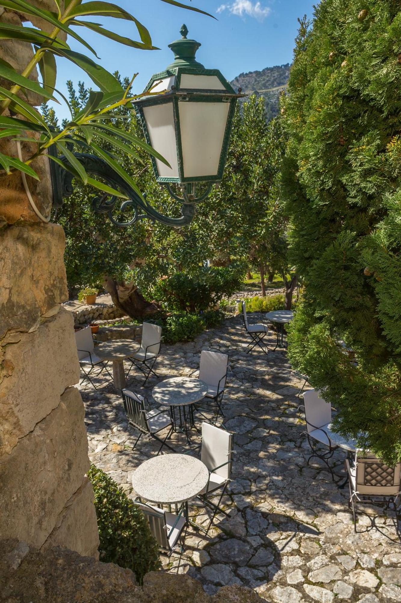 Es Castell Hotel 4*