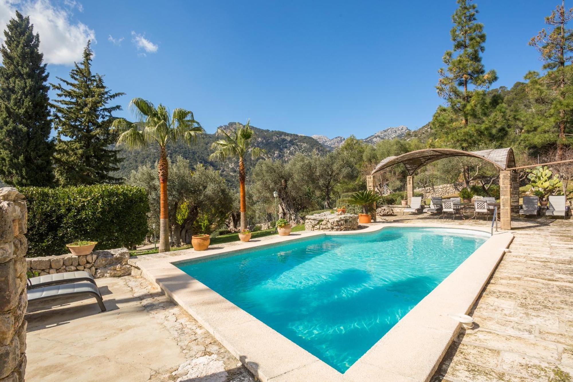 Es Castell Hotel Binibona