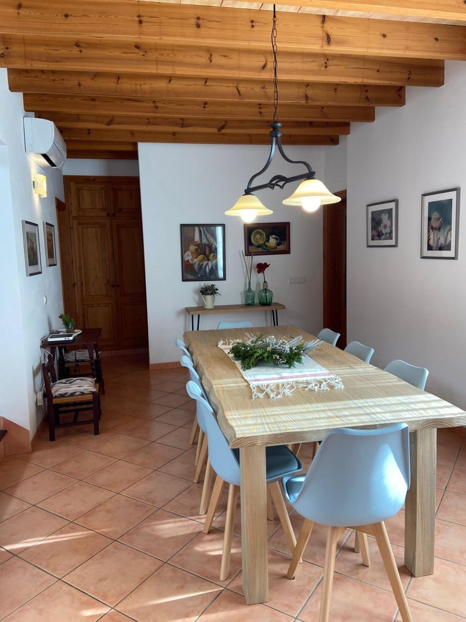 Villa Rústica Con Piscina Cas Padrins De *
