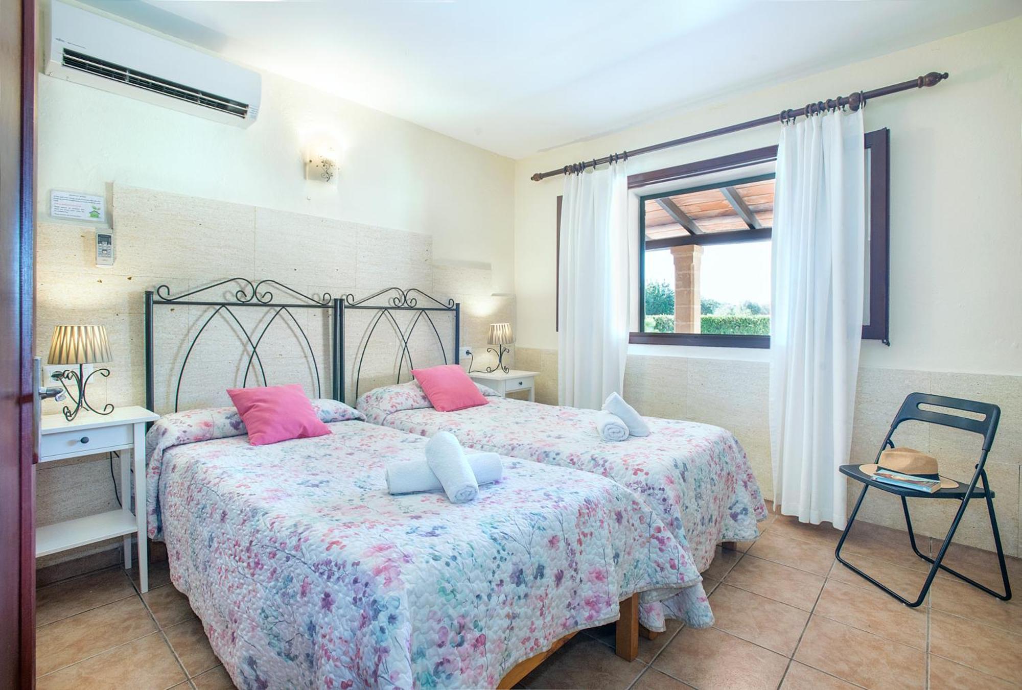 Owl Maria - Family And Friends Villa