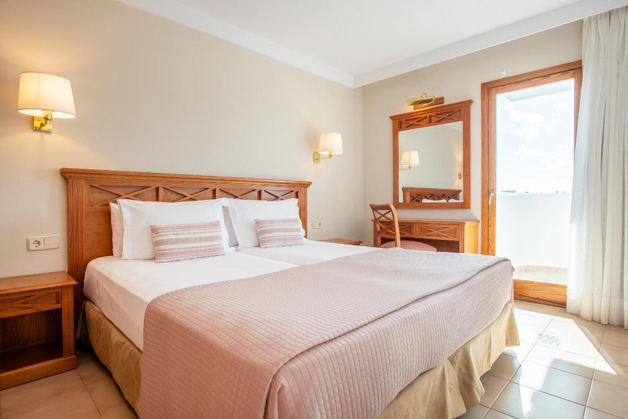 Apartahotel Inturotel Cala Azul 3*
