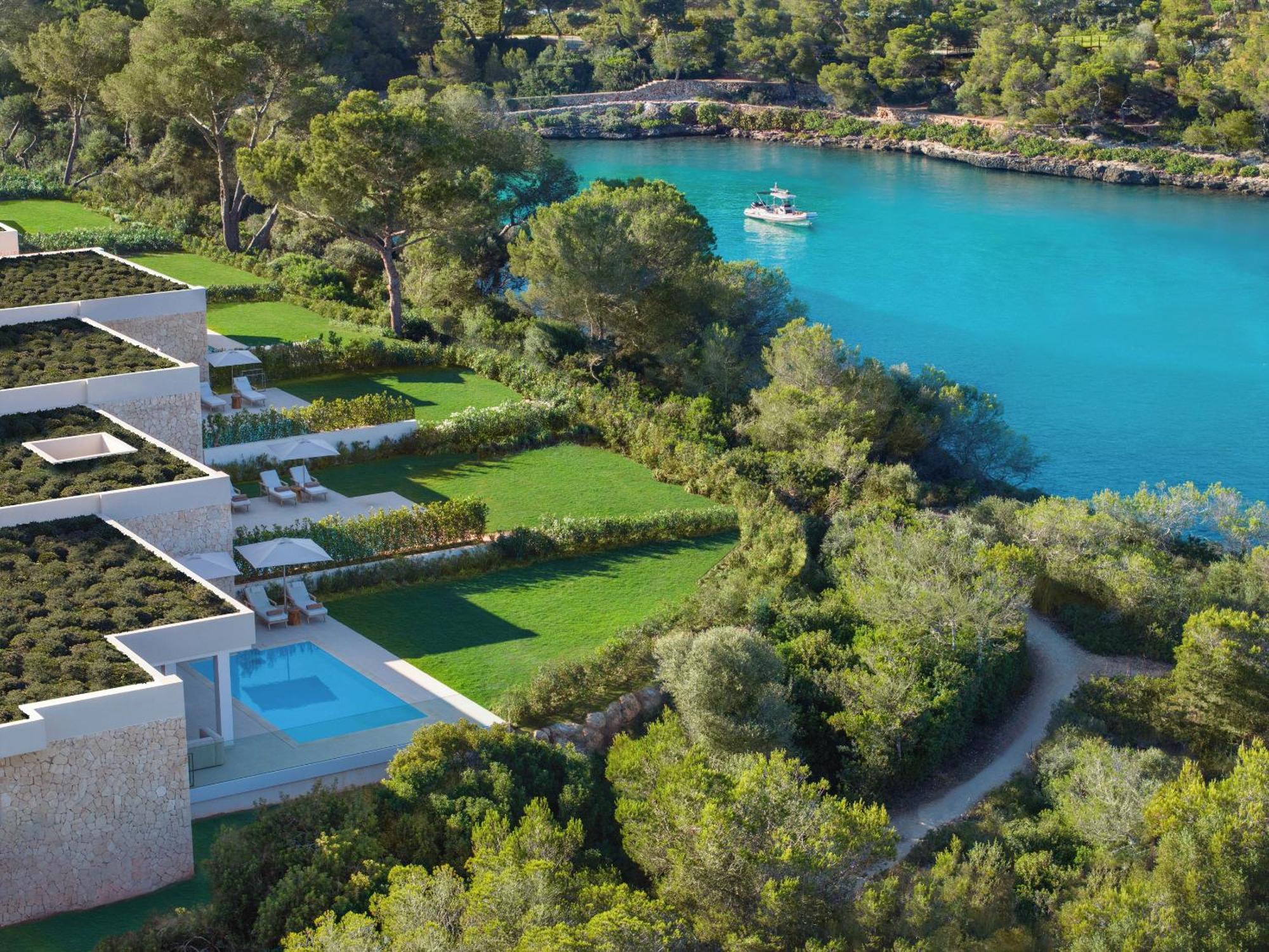 Resort Ikos Porto Petro 5*