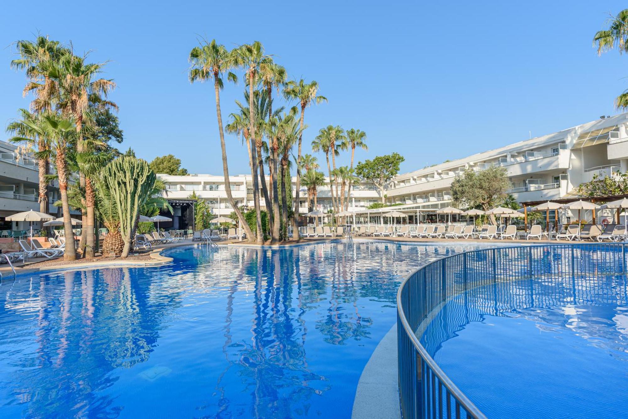 Fergus Club Park 4*