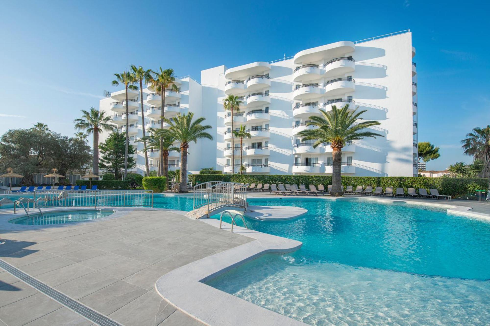Alcúdia Apartahotel 3*