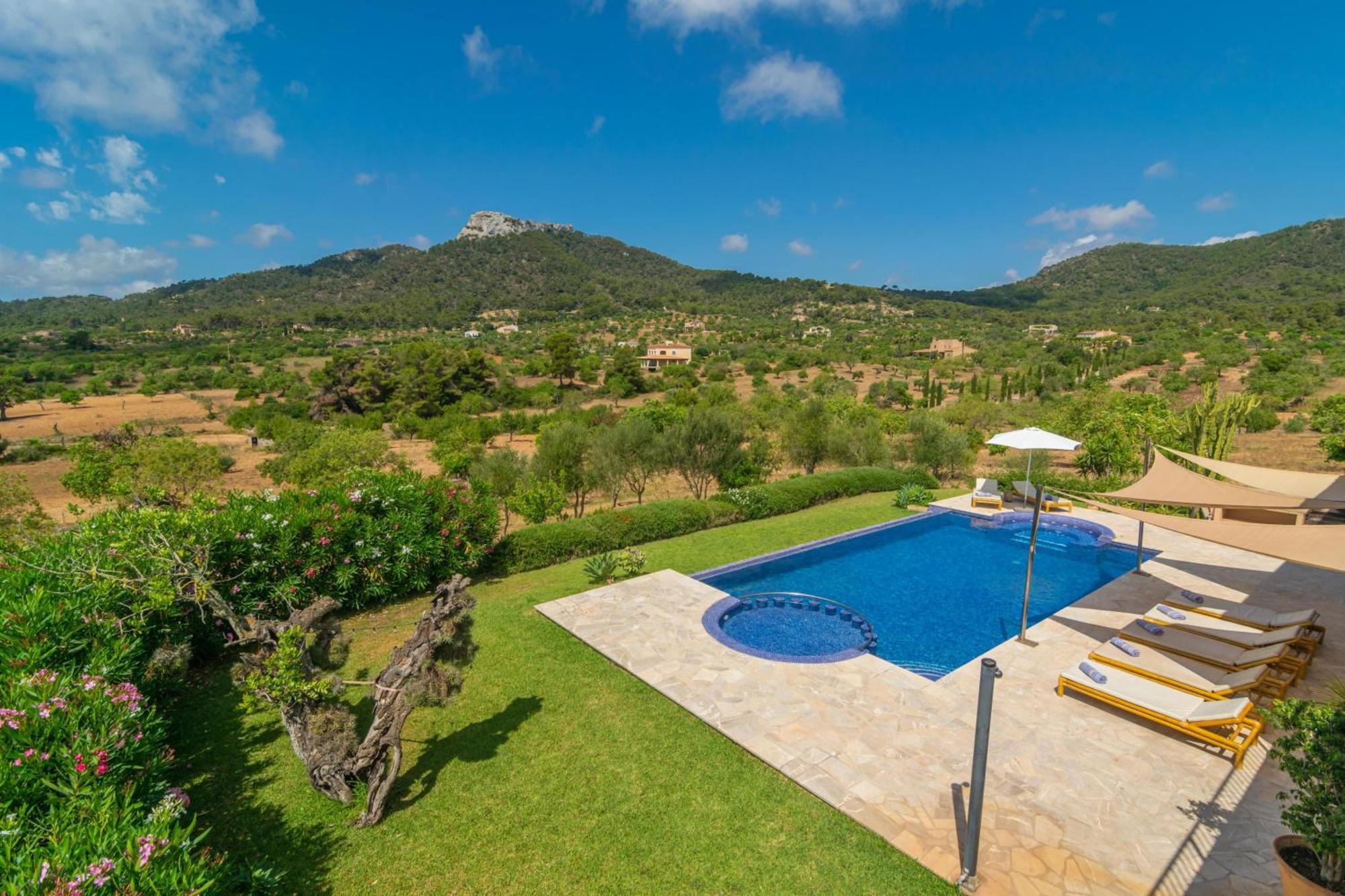 S'albarcoquer Villa