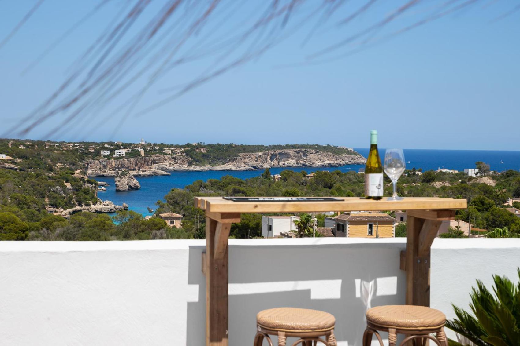 Hostal Cala Llombards *