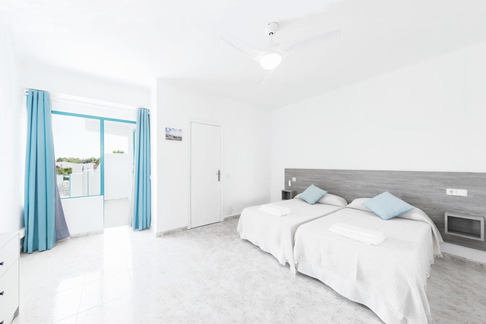 Hostal Cala Llombards *