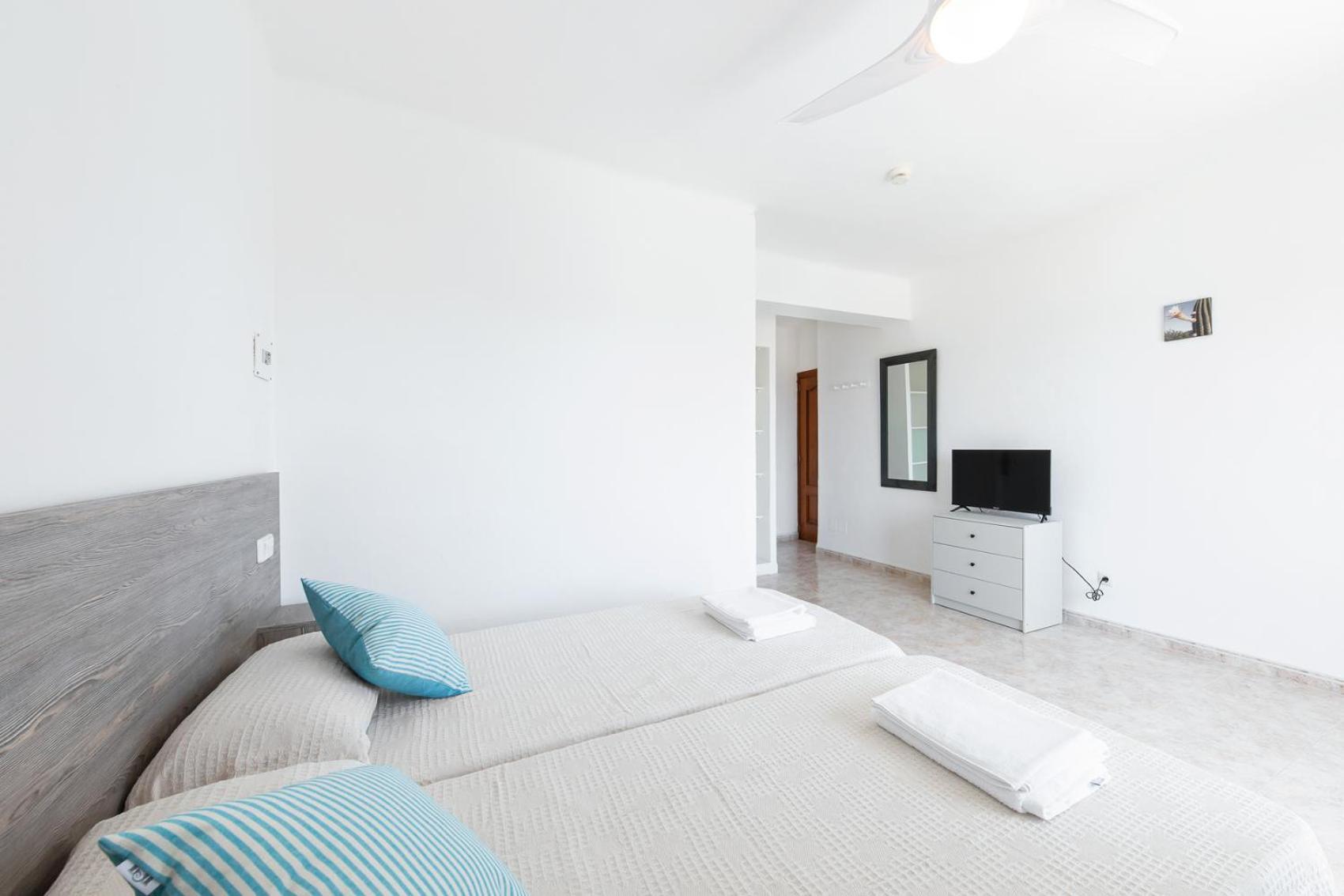 Hostal Cala Llombards Pensión *