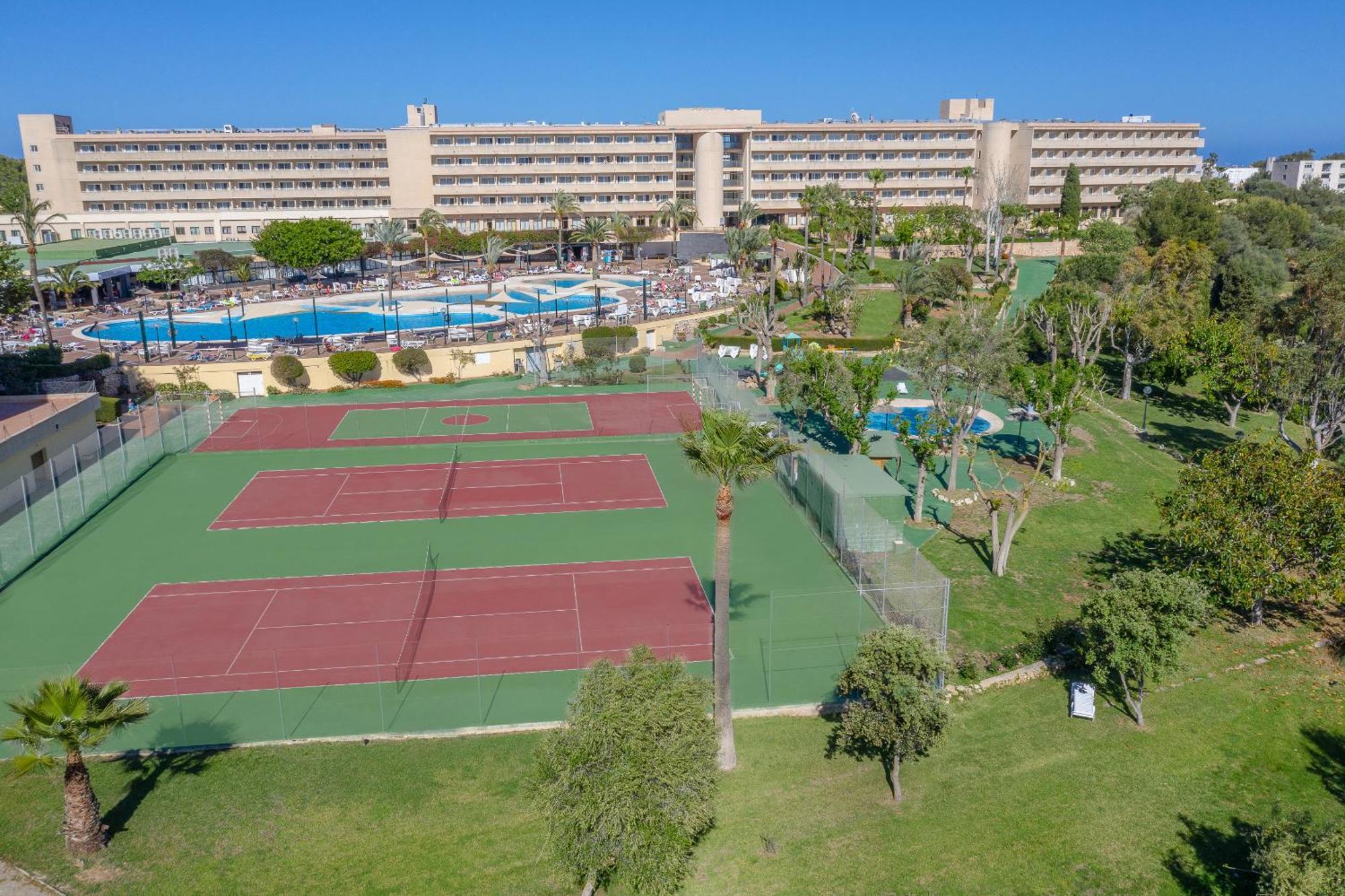 Hotel Club Cala Romani 3*