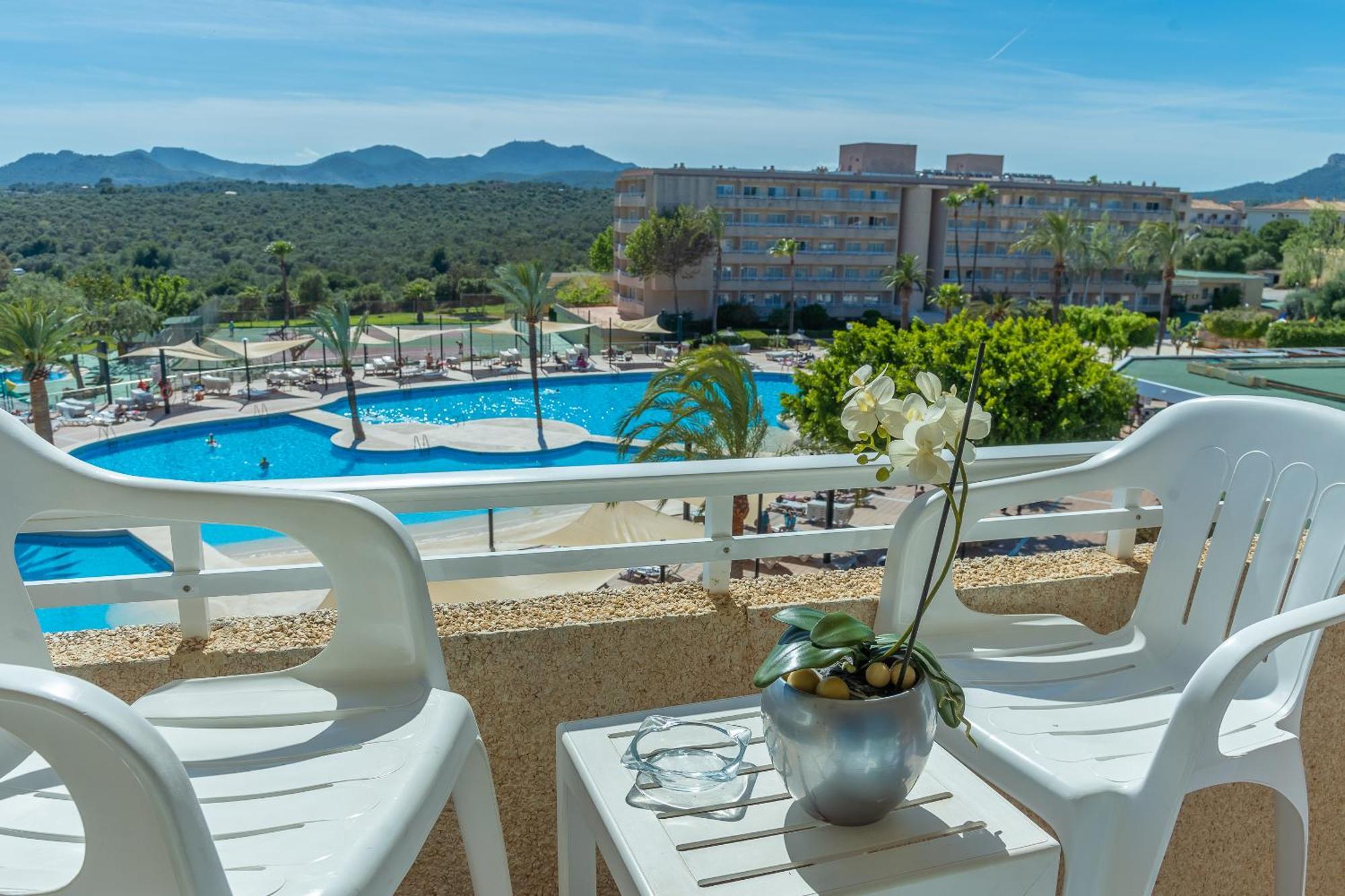 Hotel Club Cala Romani 3*