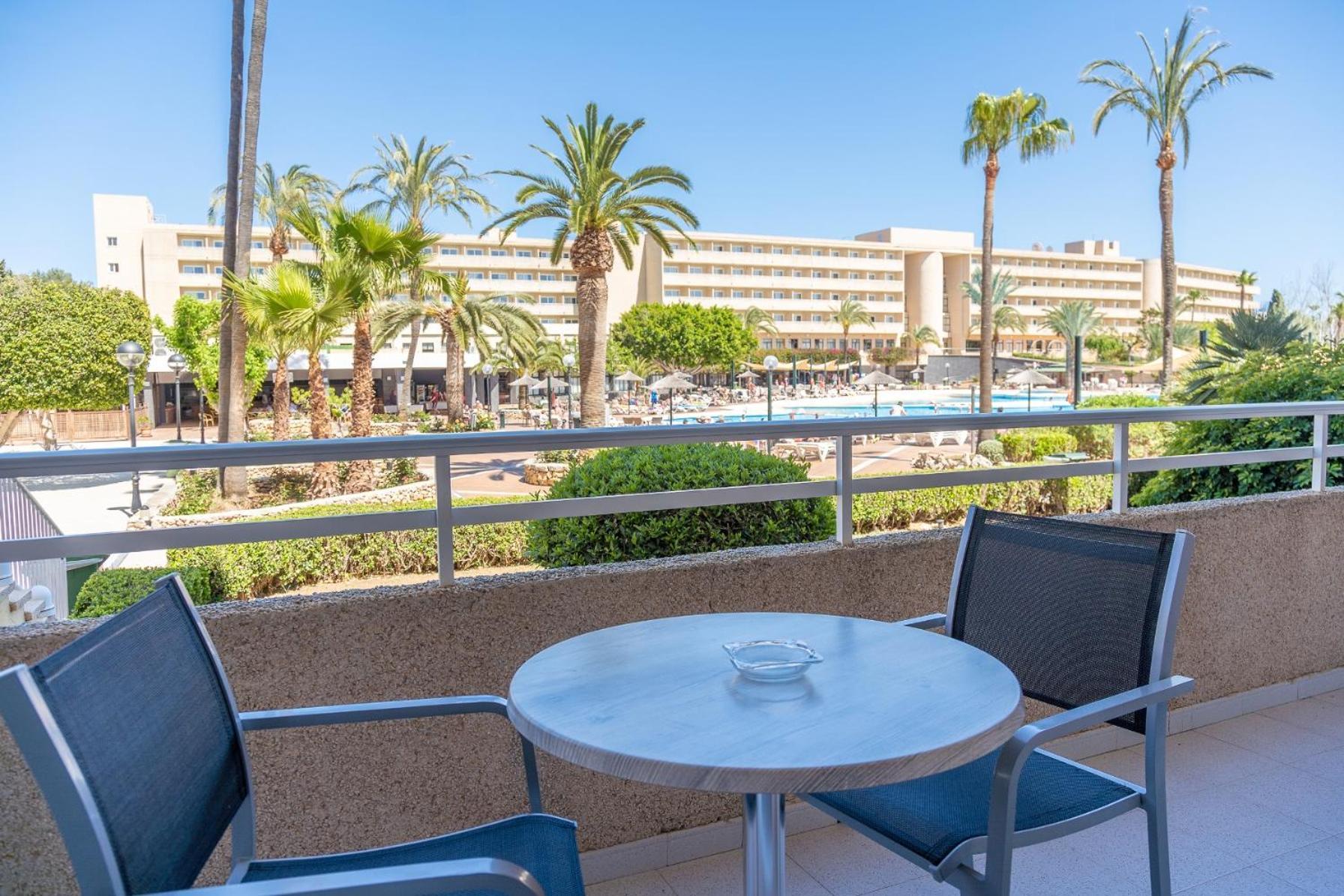 Club Cala Romani Hotel