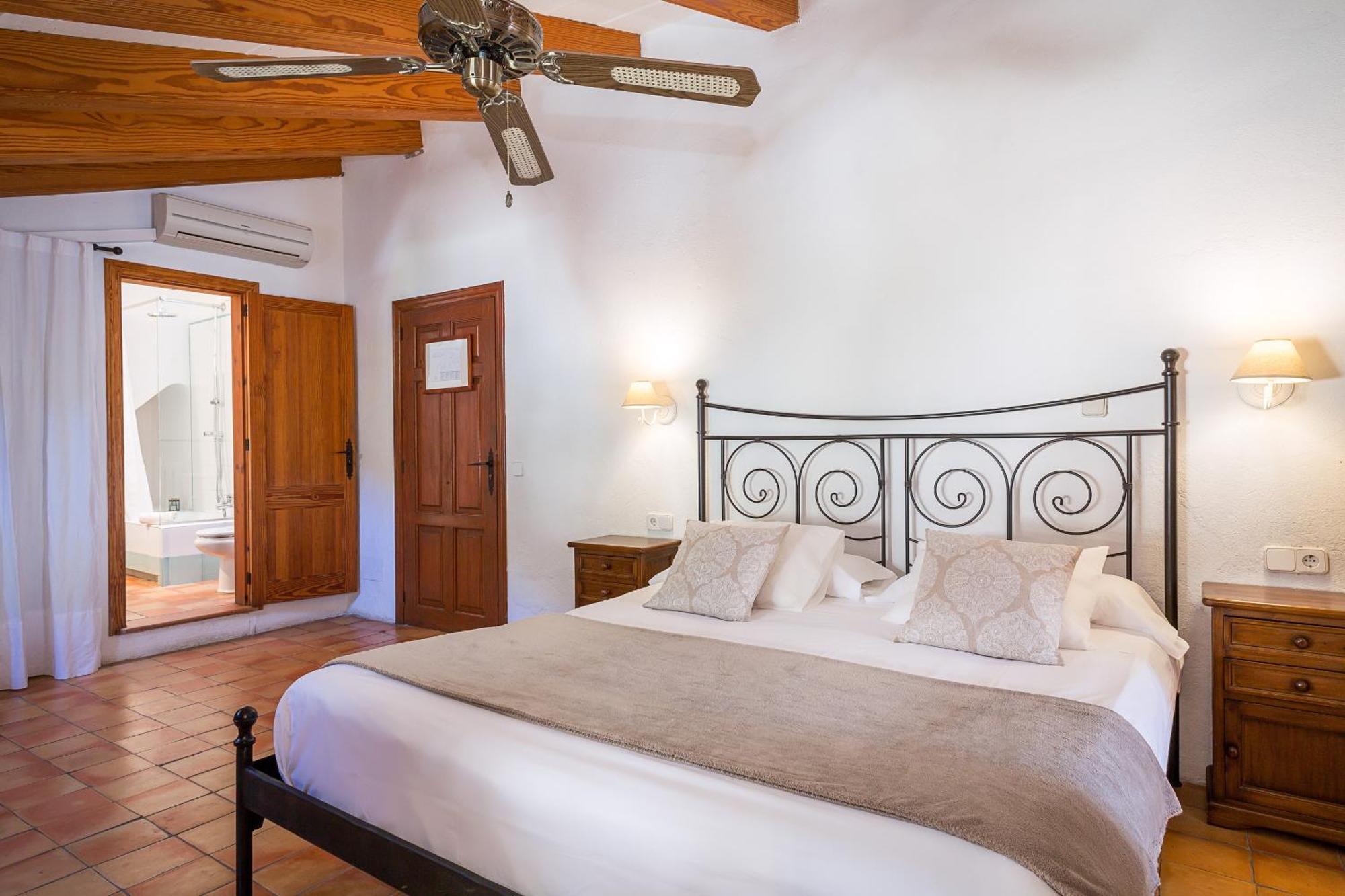 Es Castell Hotel Binibona
