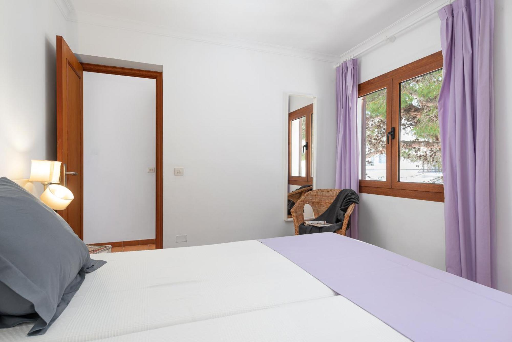Corb Mari 2 En La Playa Cala Marsal!