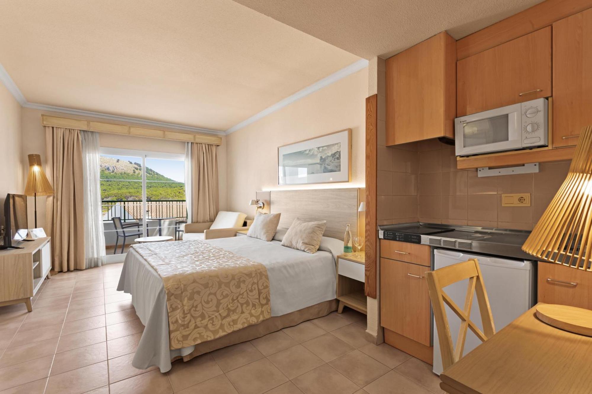 Resort Viva Cala Mesquida & 4*