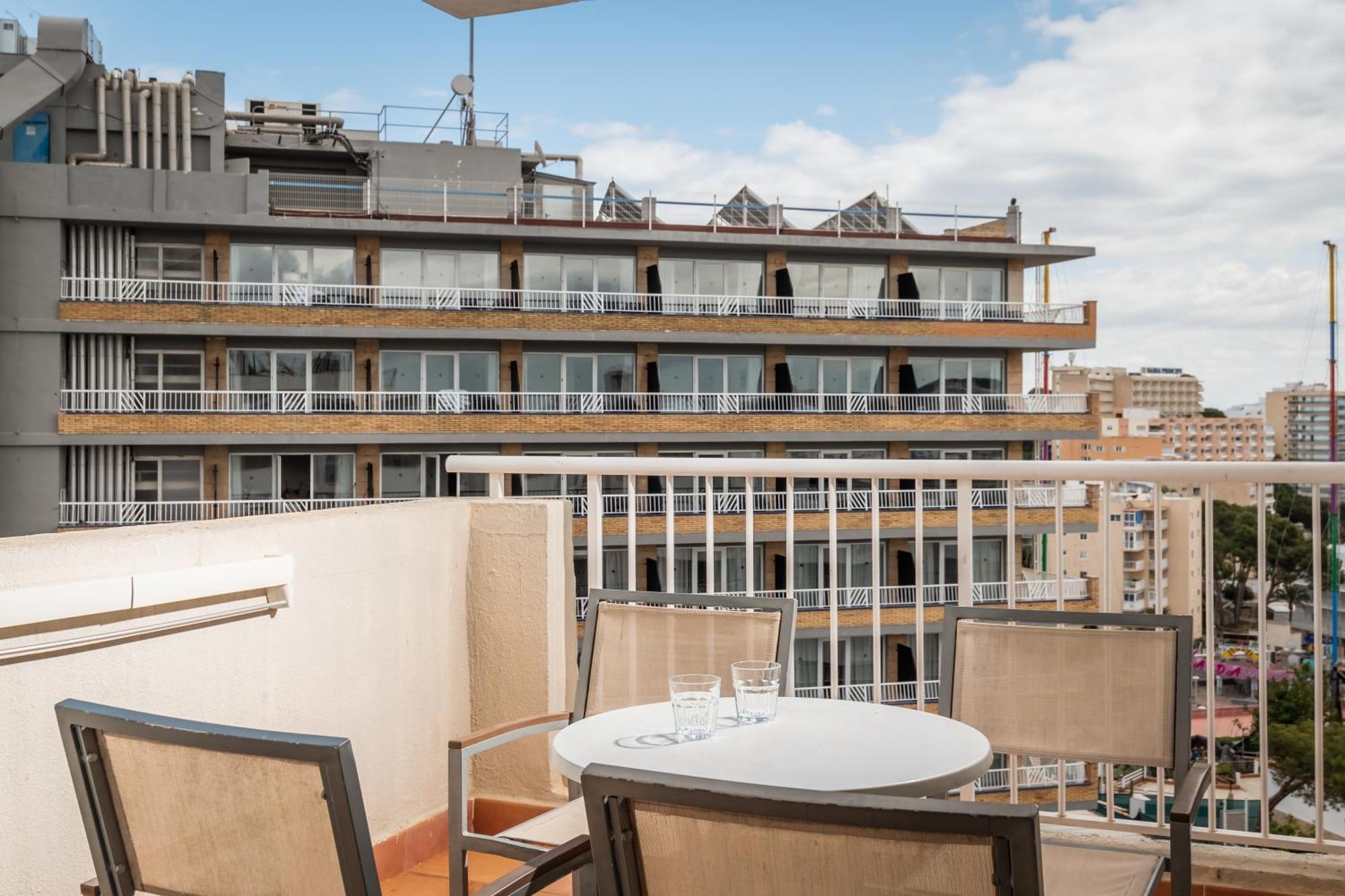 Vistasol Apartahotel
