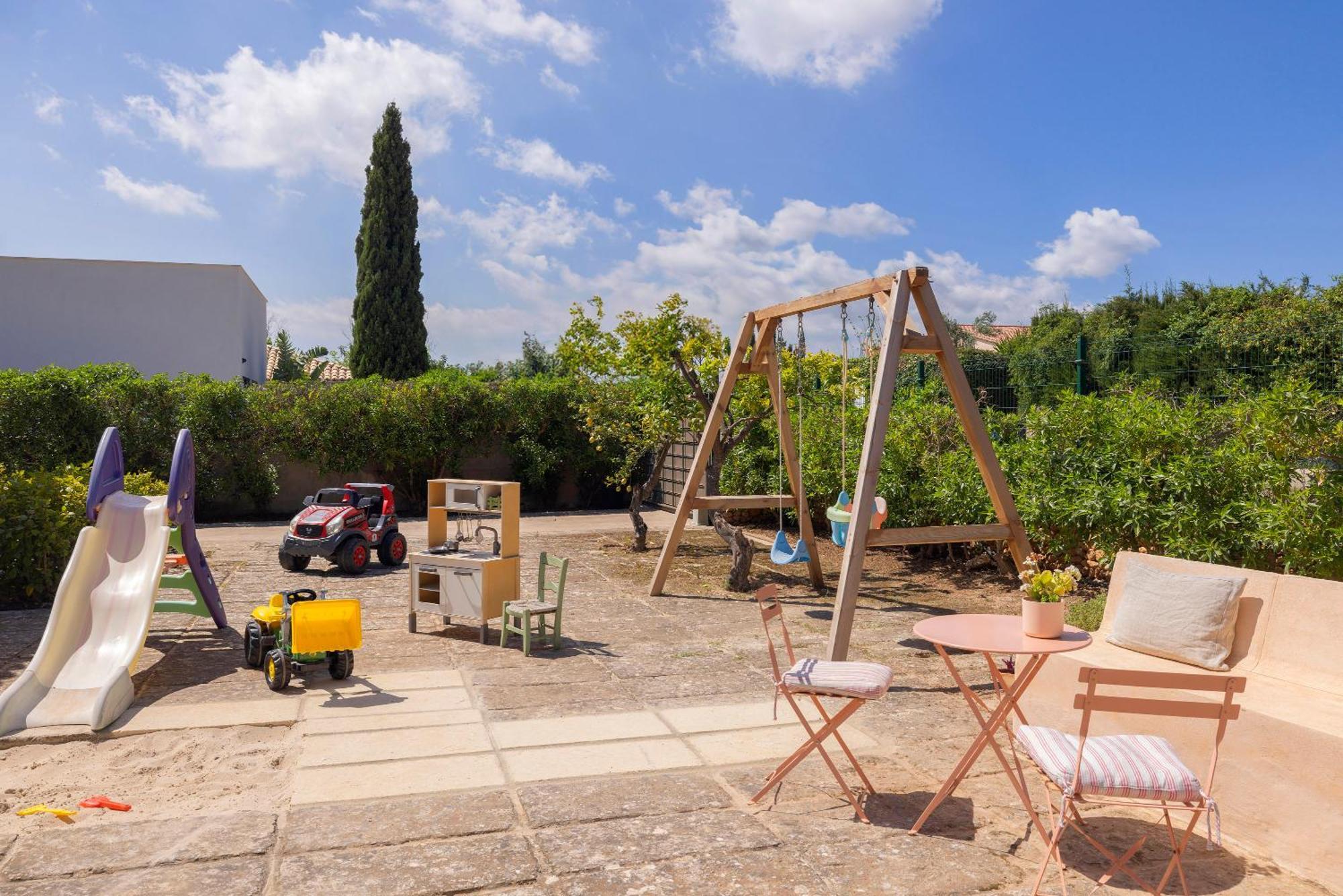 Сasa de vacaciones Ideal House For Two Families With Pool And Barbecue Plamanyola