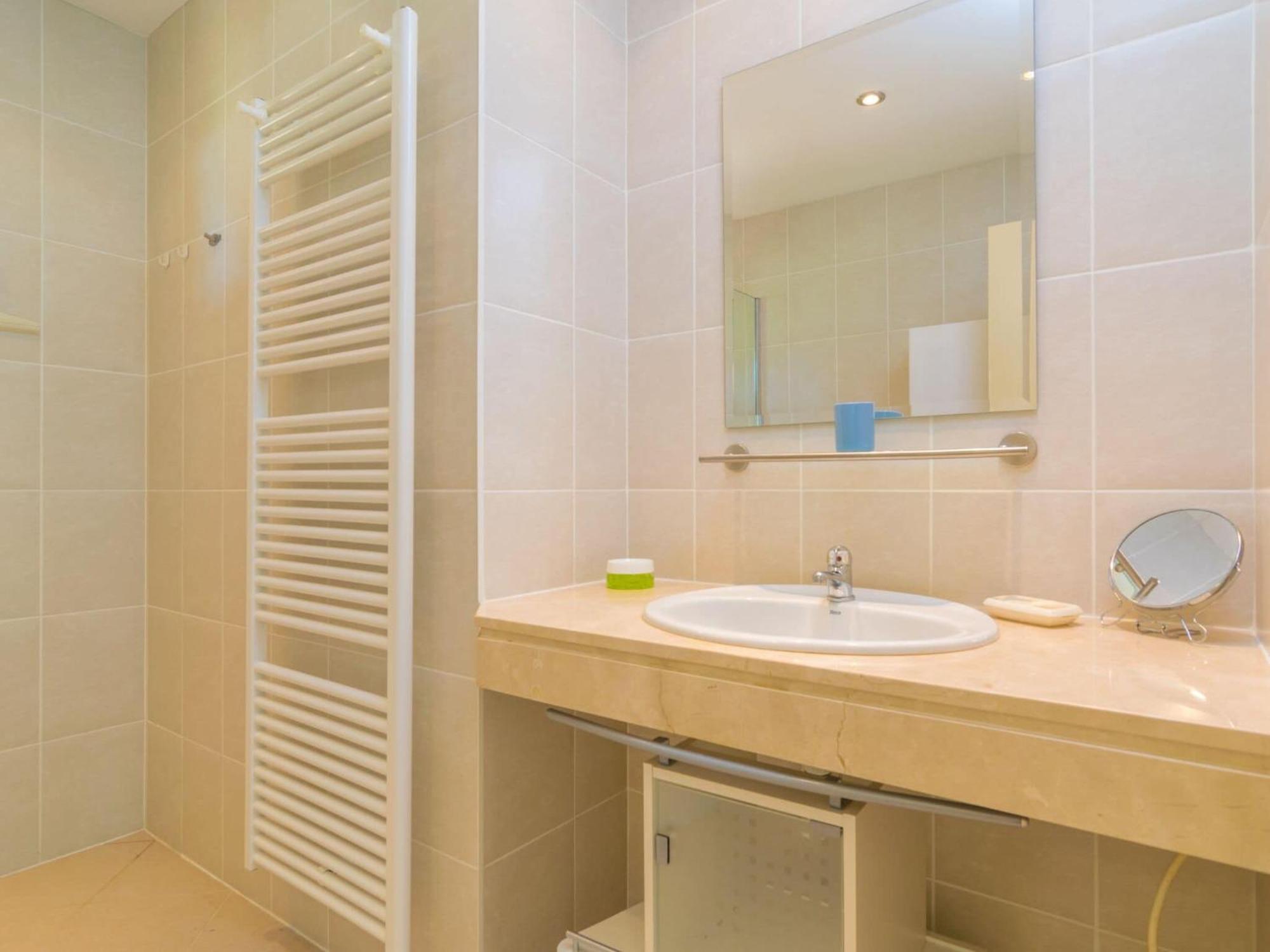 Clavell - With Private Pool Free Wifi Villa