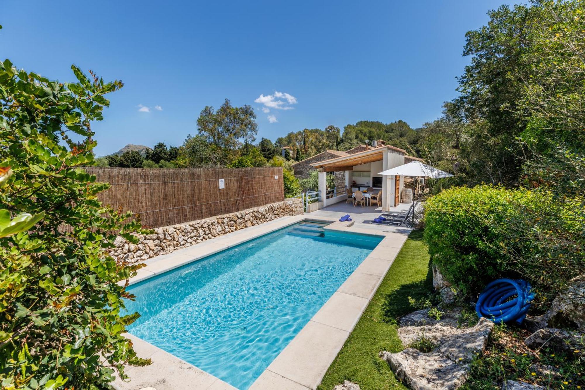 Can Guineu Villa *