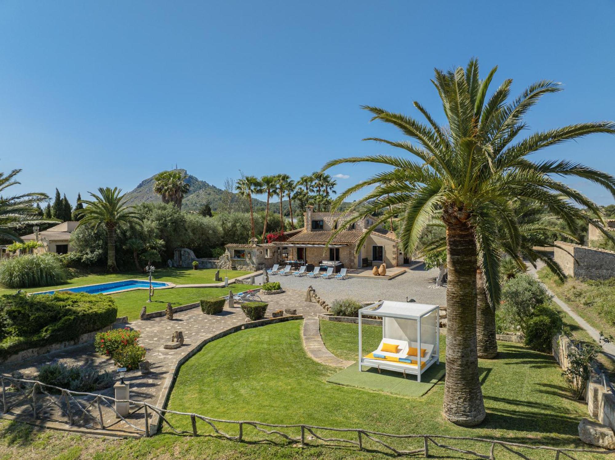 Cosme Villa *