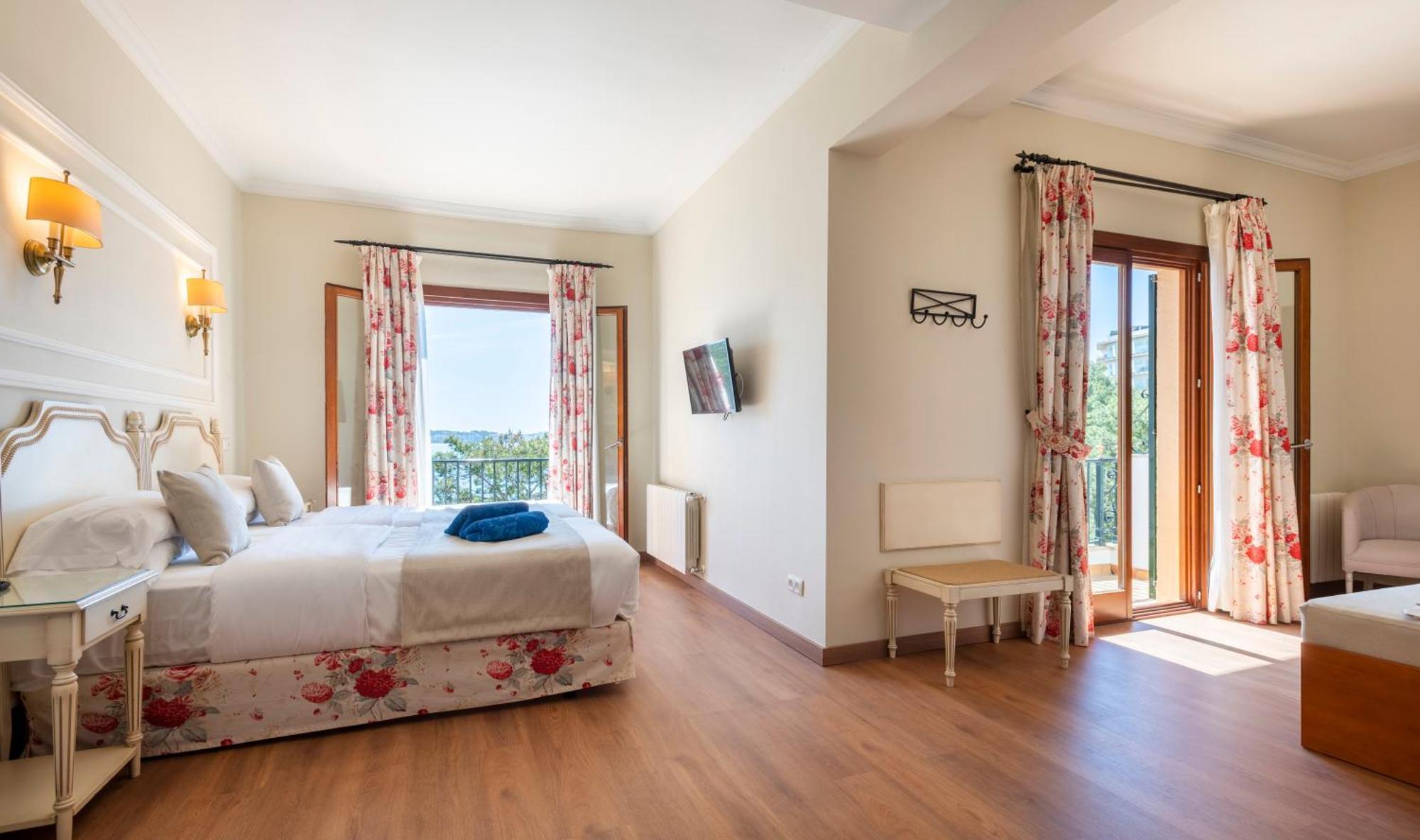 Hotel Cala Fornells 4*