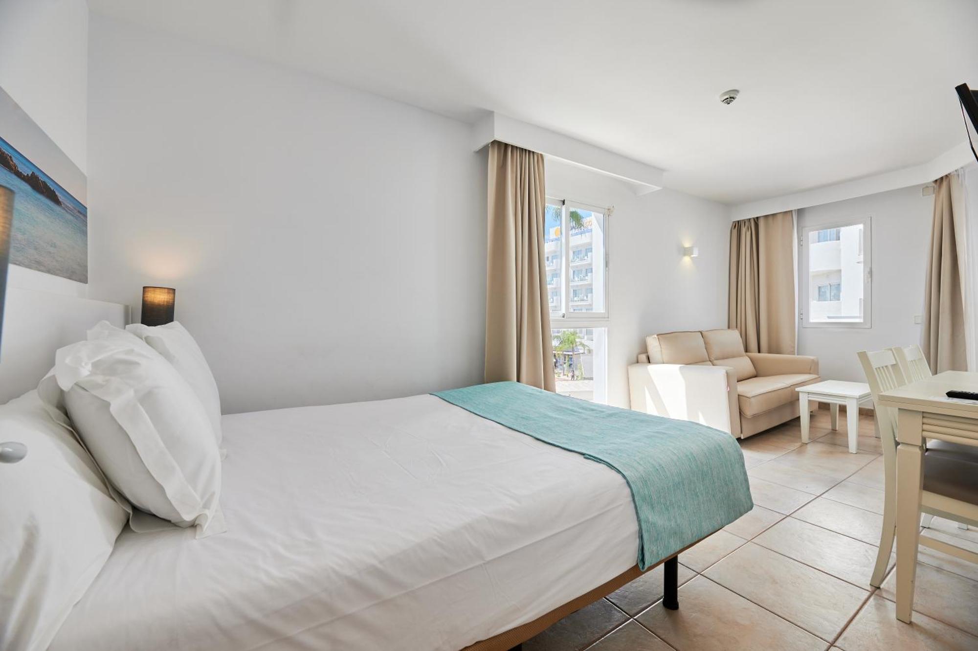 Aluasun Continental Park & Apartahotel 4*
