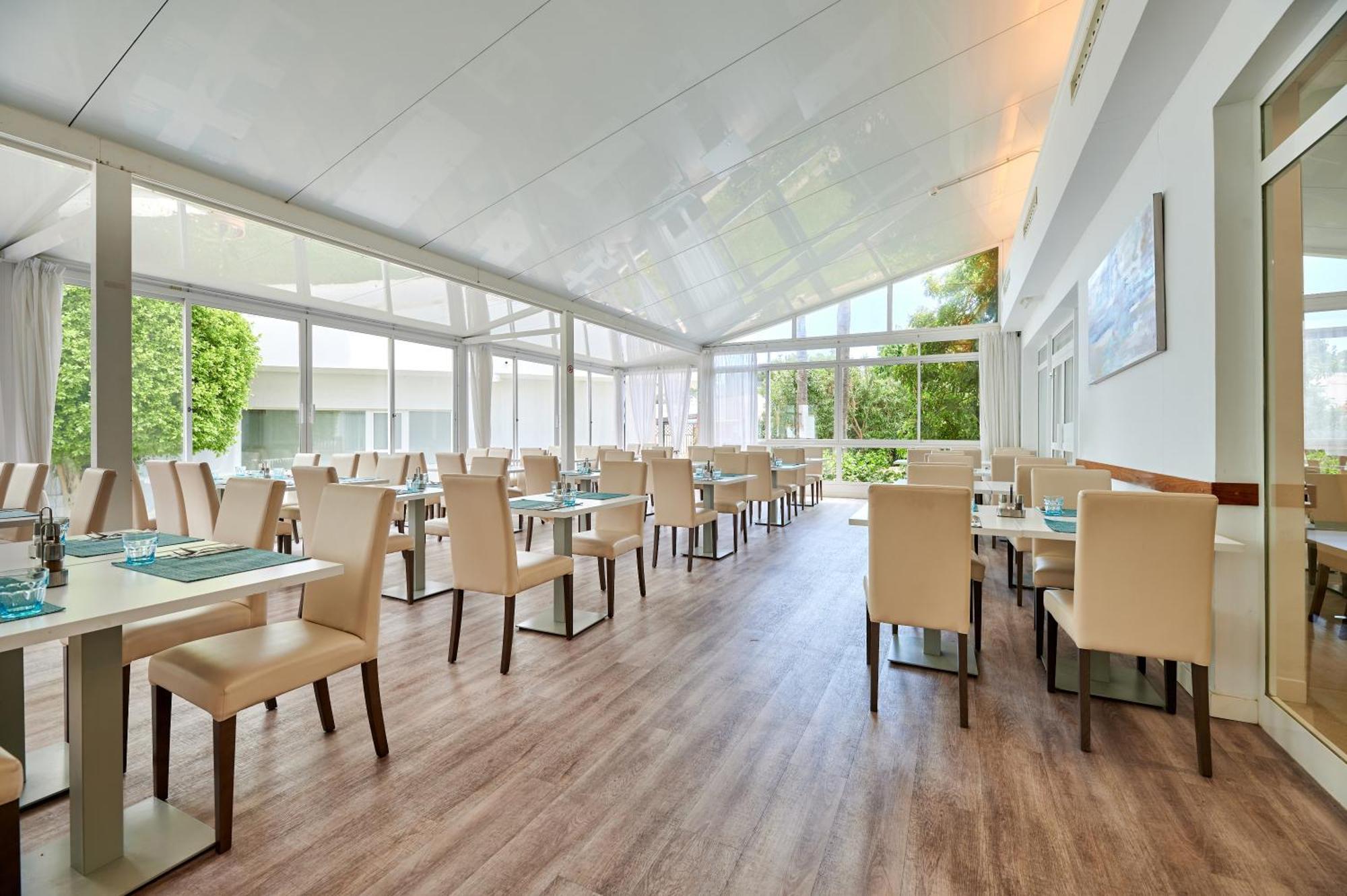 Aluasun Continental Park & Apartahotel 4*