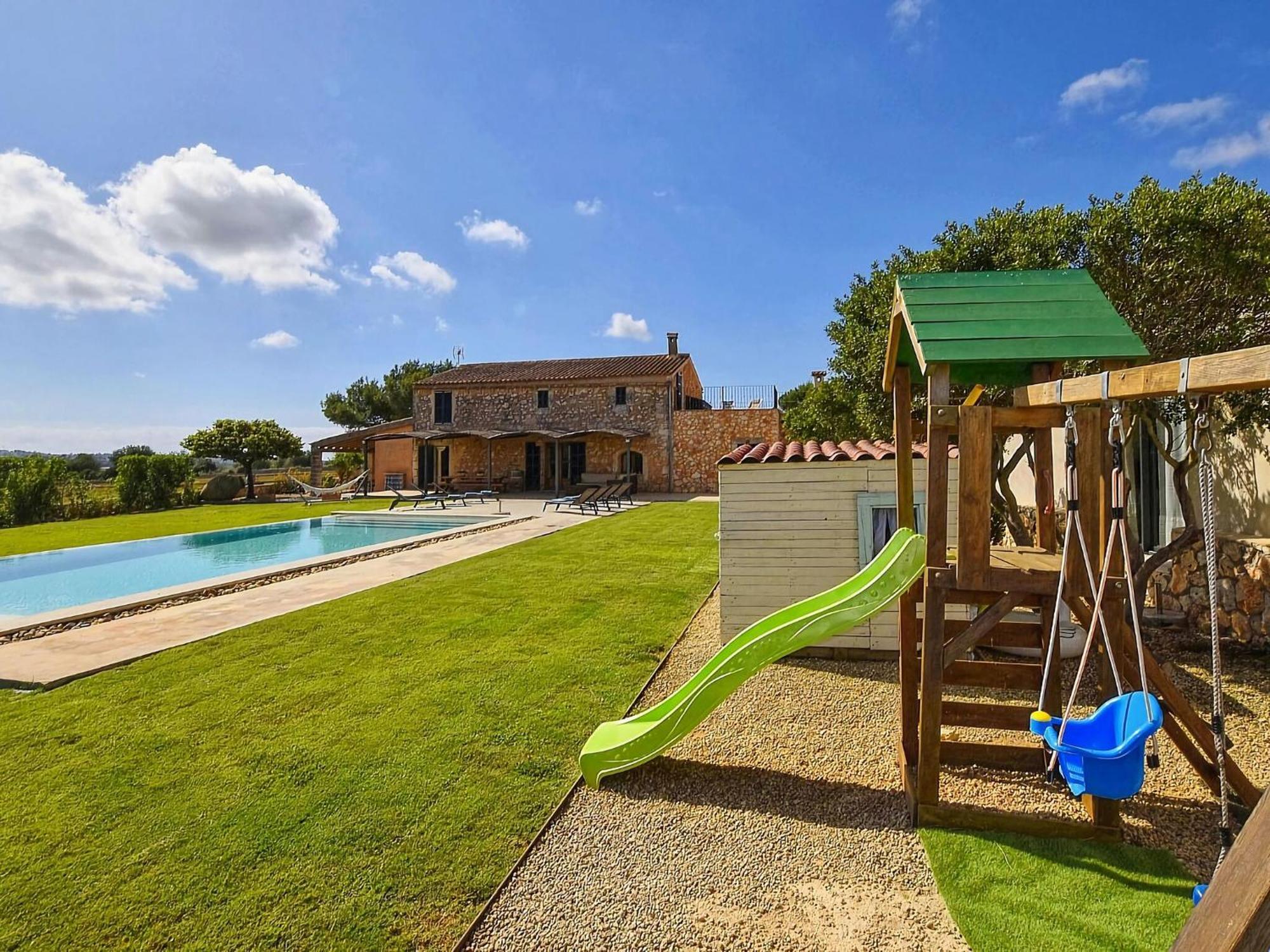 Villa Lavish With Private Swimming Pool
