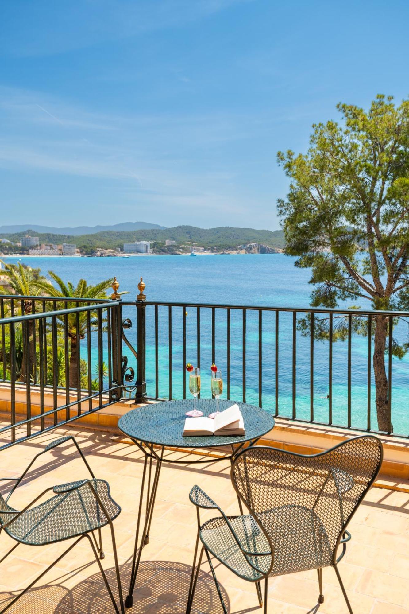 Cala Fornells Hotel 4*