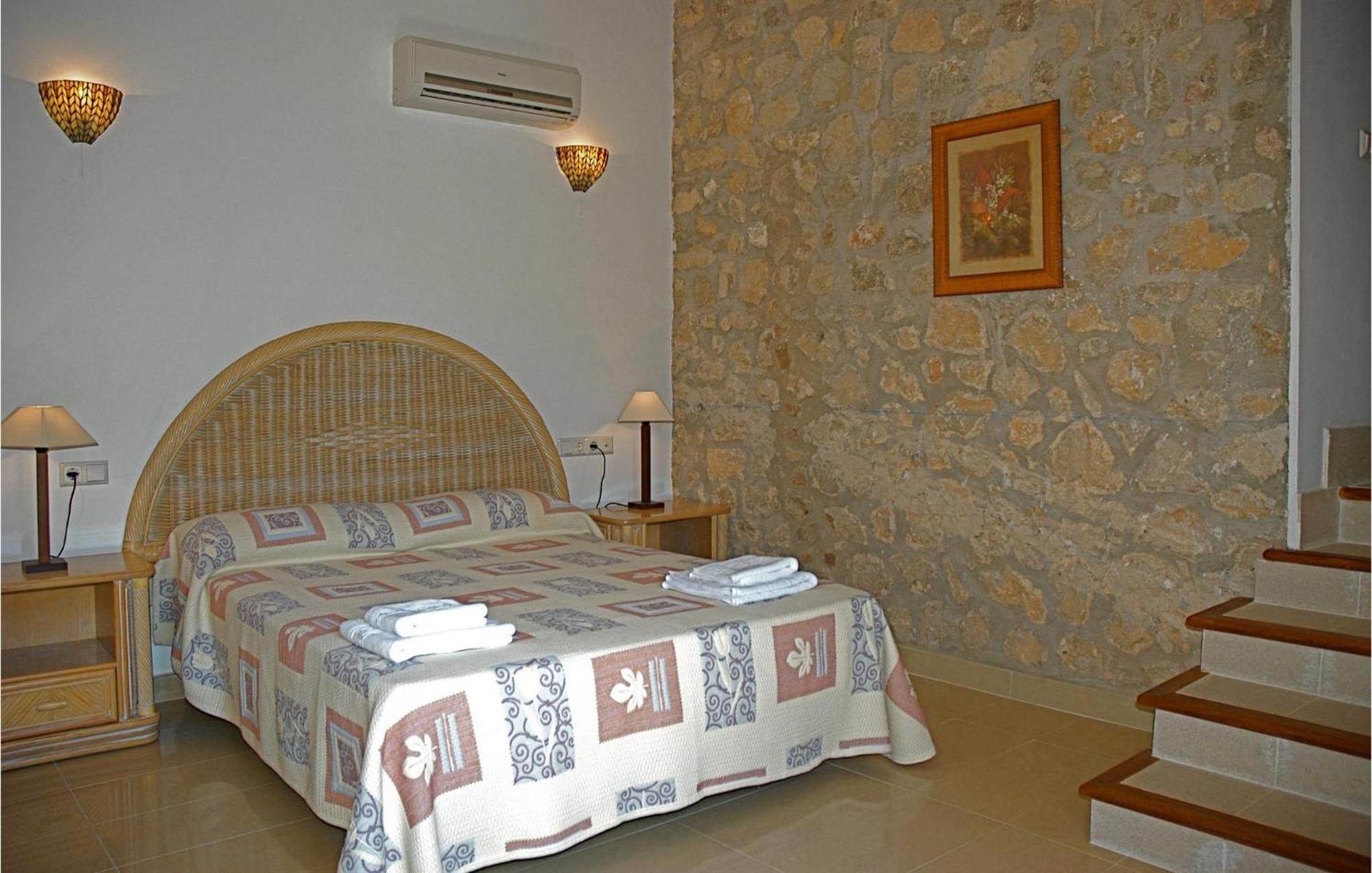 Сasa de vacaciones 6 Bedroom Amazing In Estellencs *
