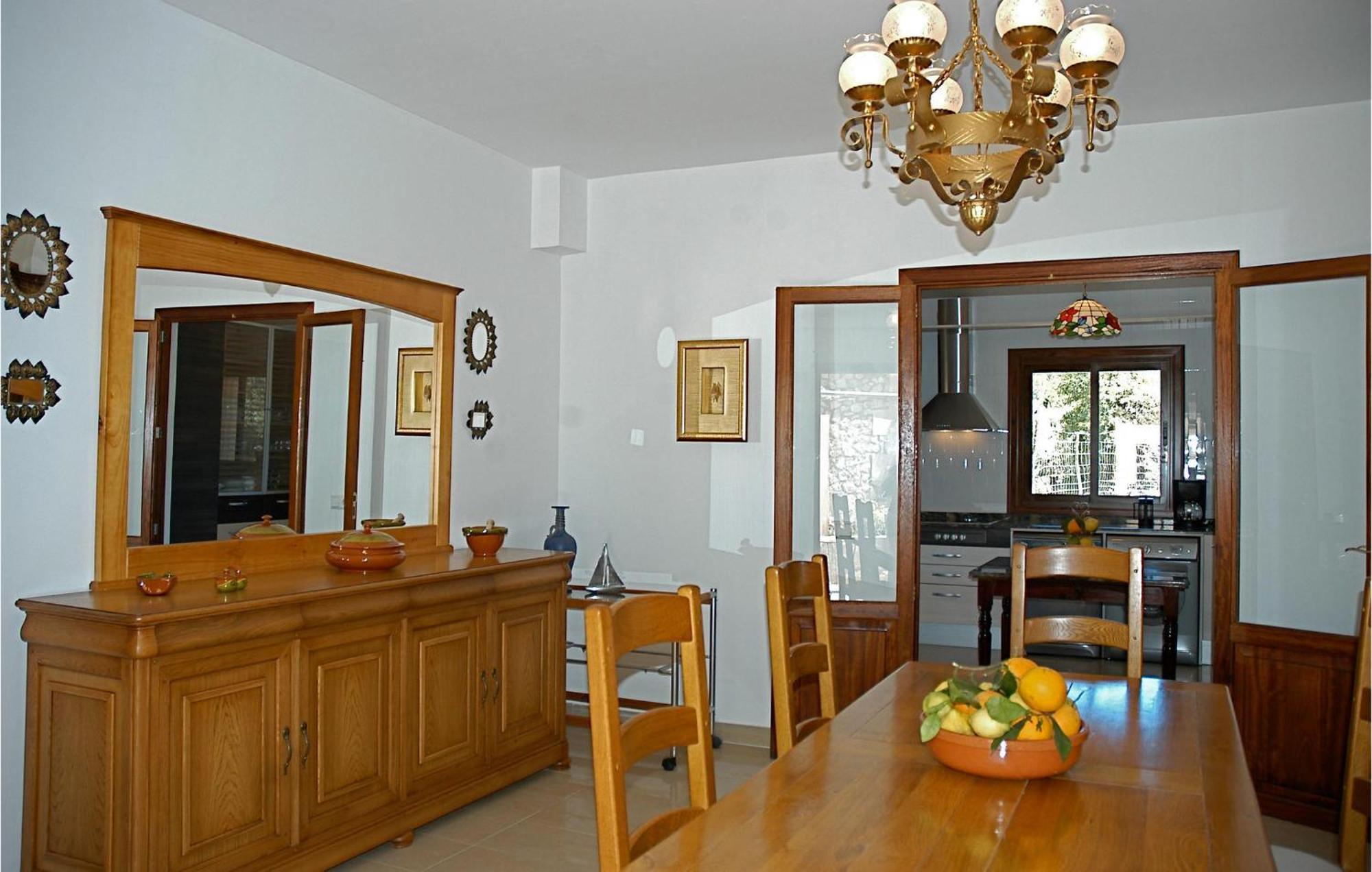 6 Bedroom Amazing In Estellencs Сasa de vacaciones Estellencs (Estellenchs)