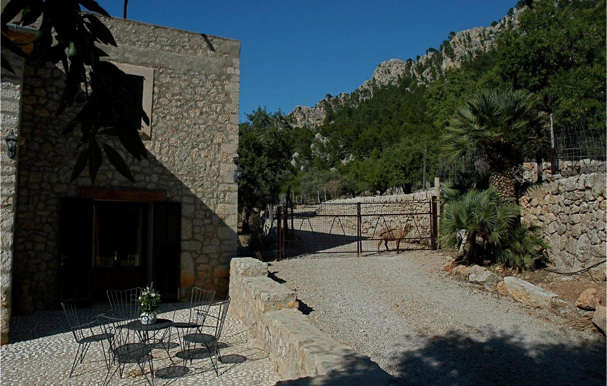 Сasa de vacaciones 6 Bedroom Amazing In Estellencs *