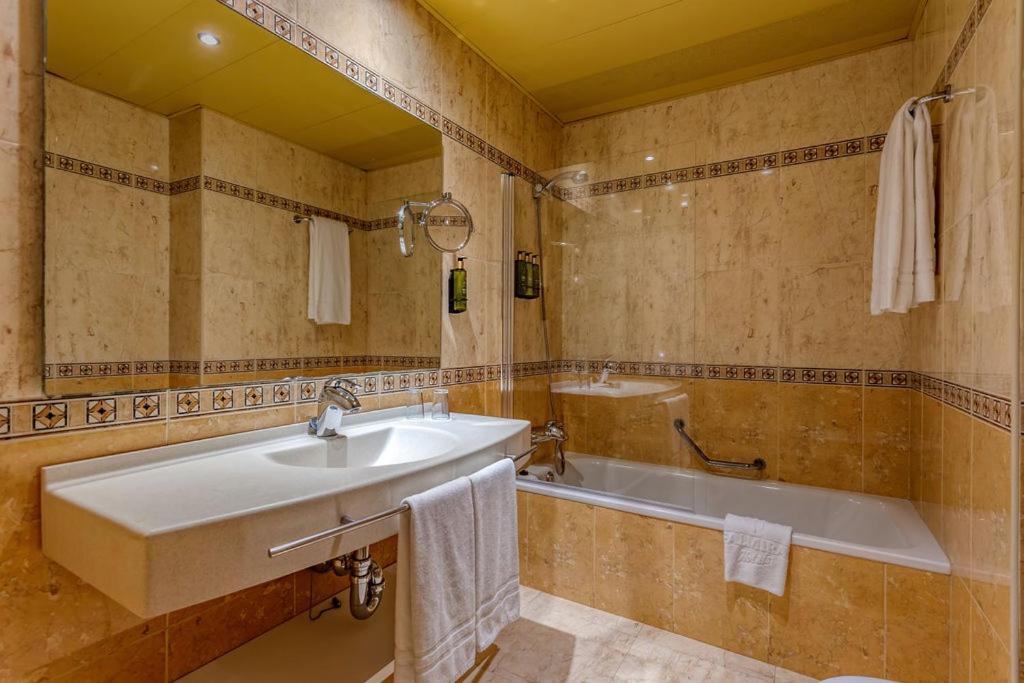 Ona Palmira Paradise Paguera Hotel 4*