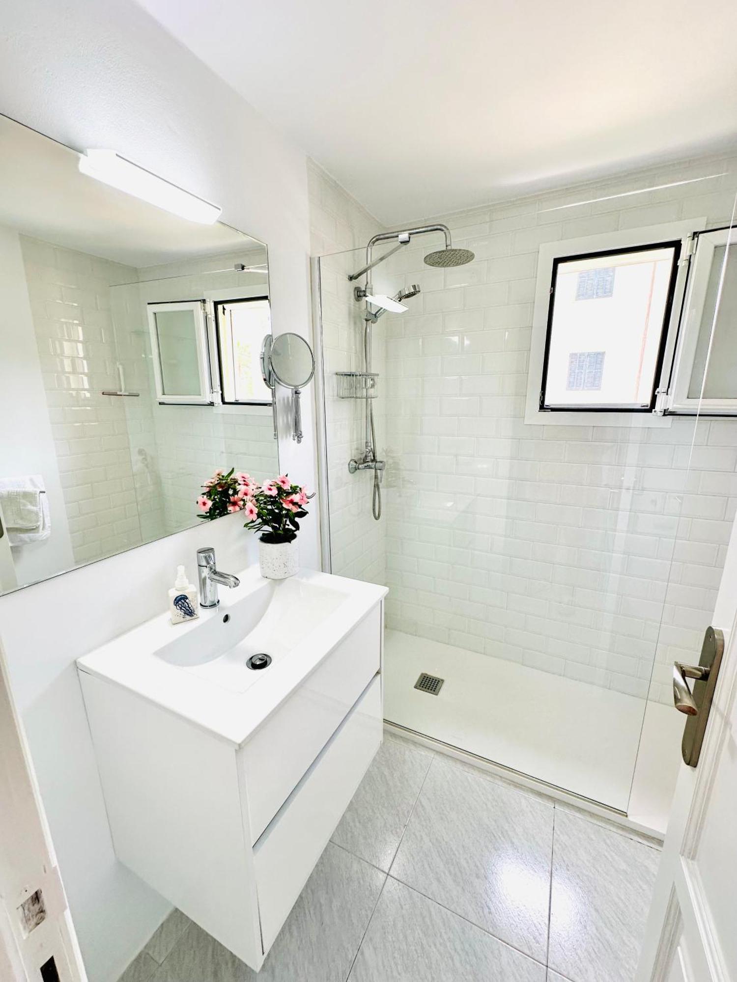 Apartamento Bonito Con Piscina A 50 Metros De La Playa!