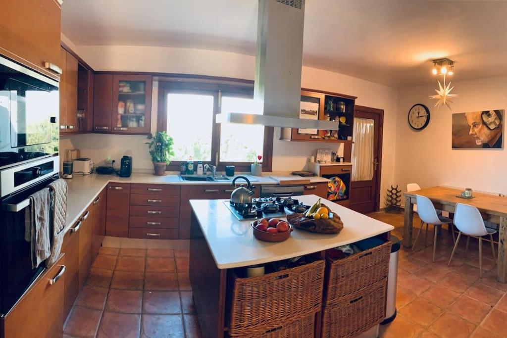 Stunning Country With Panoramic Mountain Views