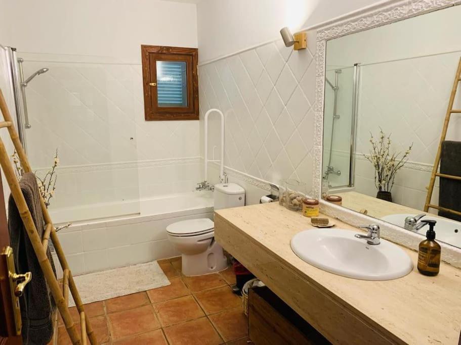 Stunning Country With Panoramic Mountain Views *